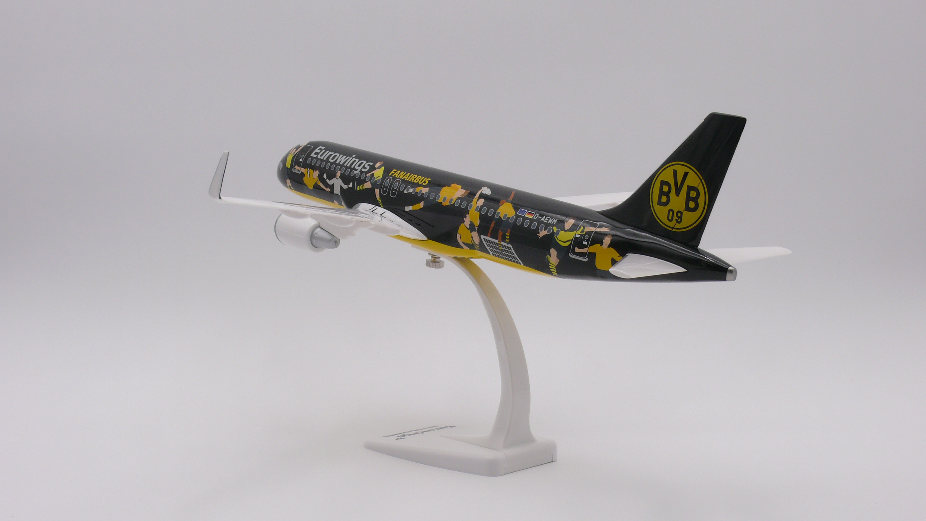 Herpa 613934 Eurowings Airbus A320 "BVB Fanairbus" – D-AEWM 1:100