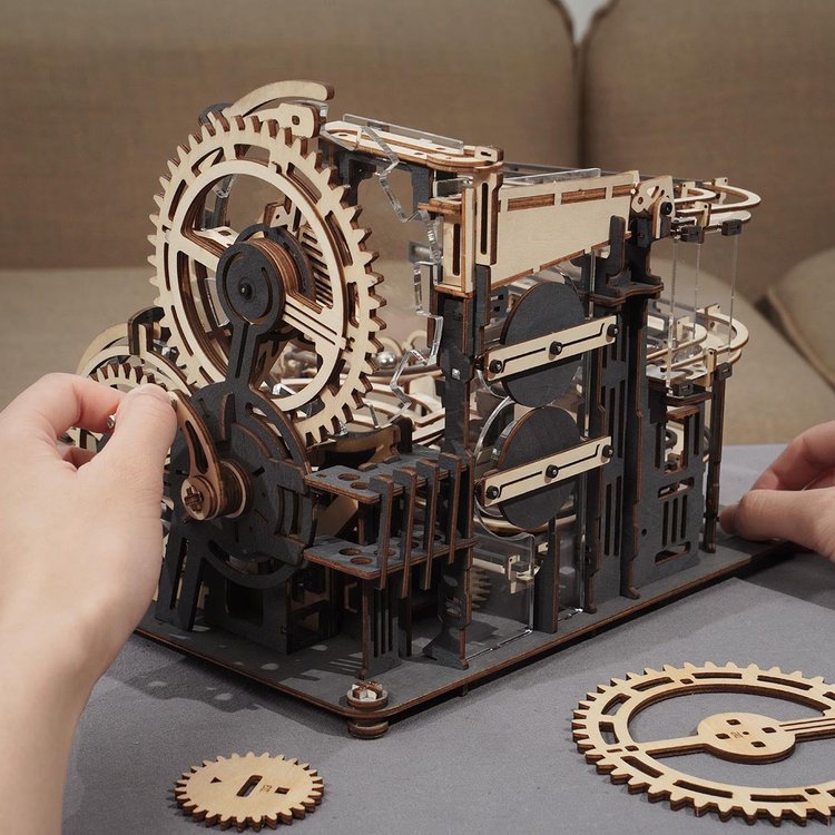 Holzmurmelbahn Night City New LGA01 3D Puzzle ROKR Robotime