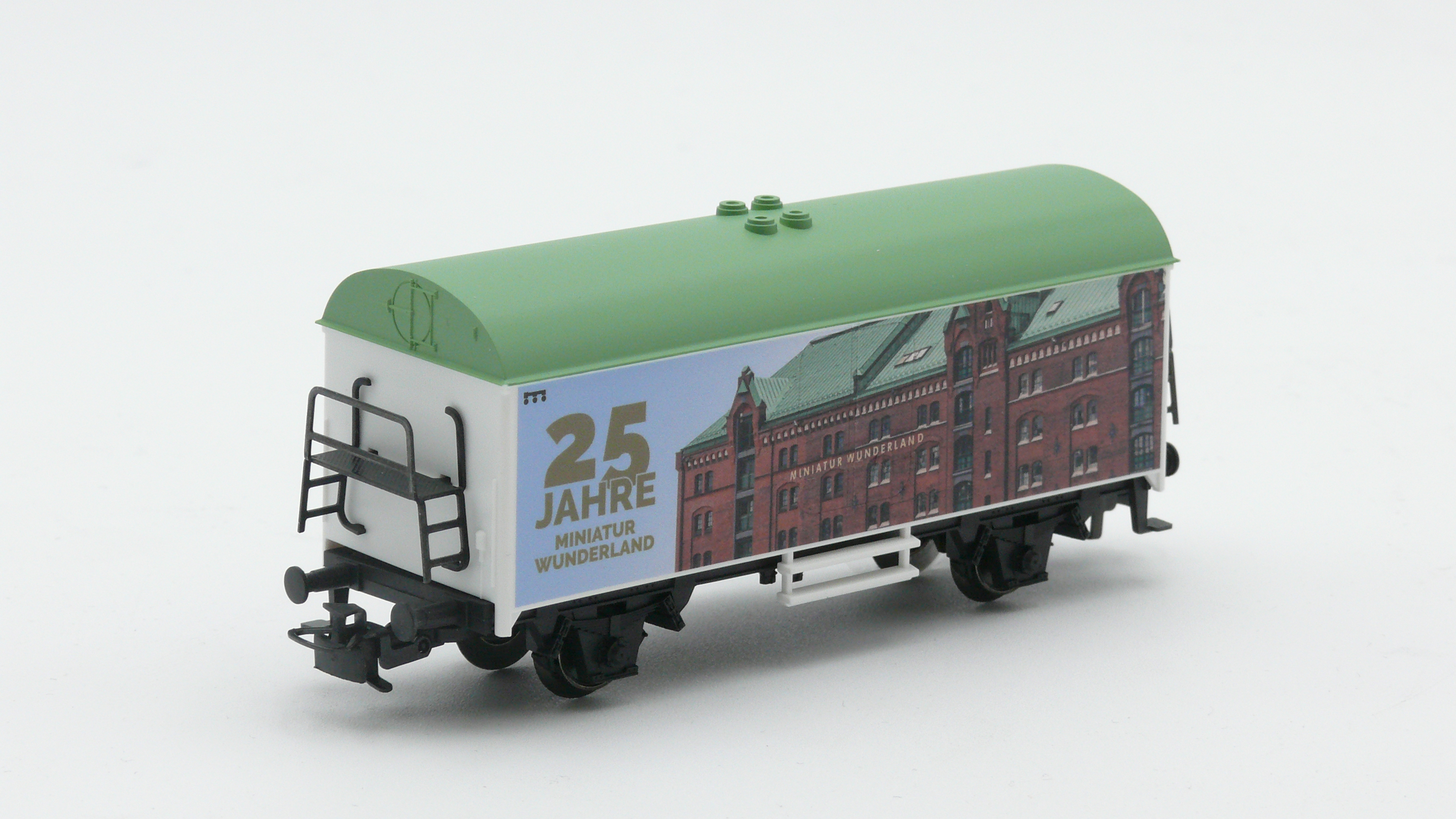 Special Edition Car H0 Scale Refrigerated Wagon 2026 – 25 Years Wunderland – 94574