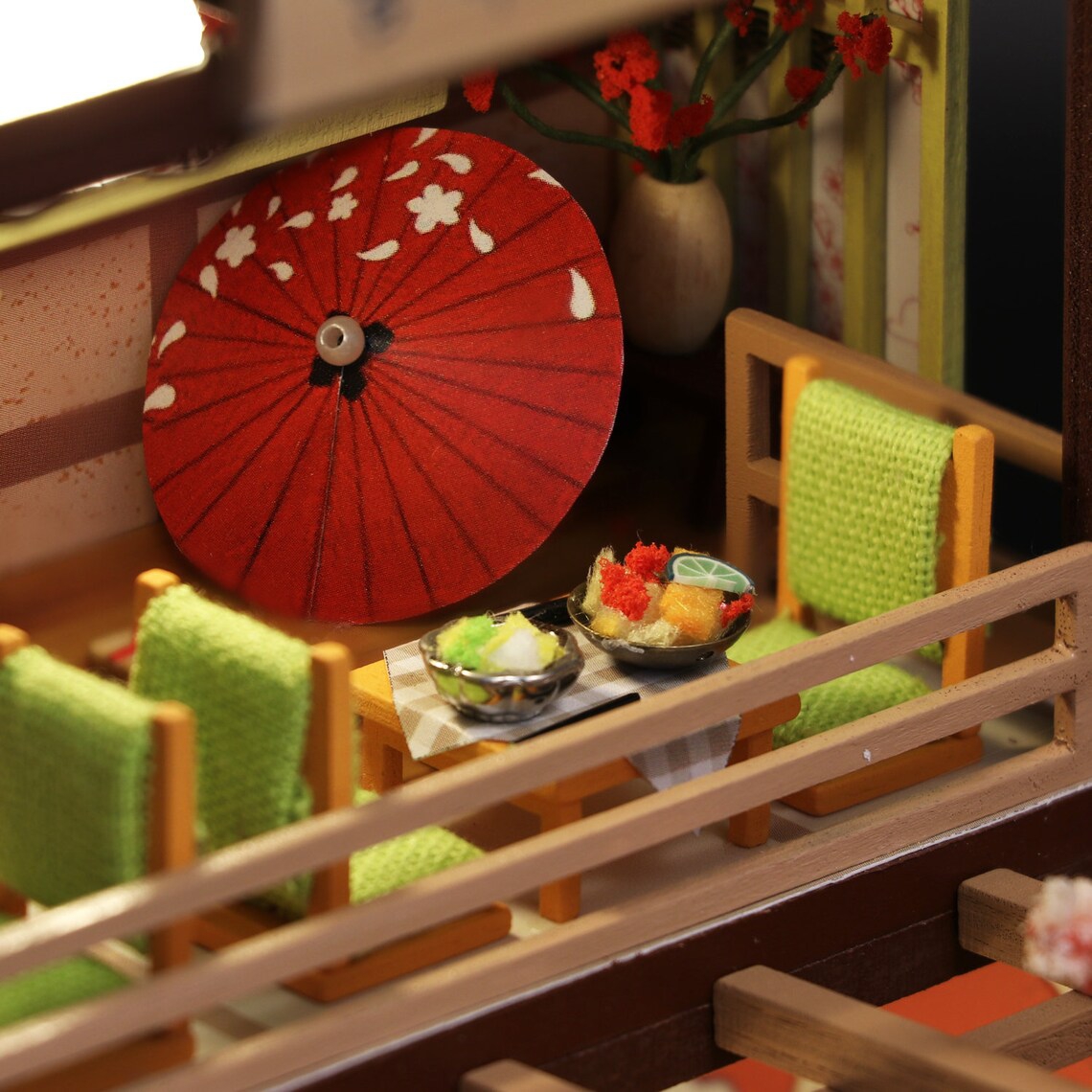 Holzhaus LED "Sushi" Holzbausatz M2011 DIY Puppenhaus