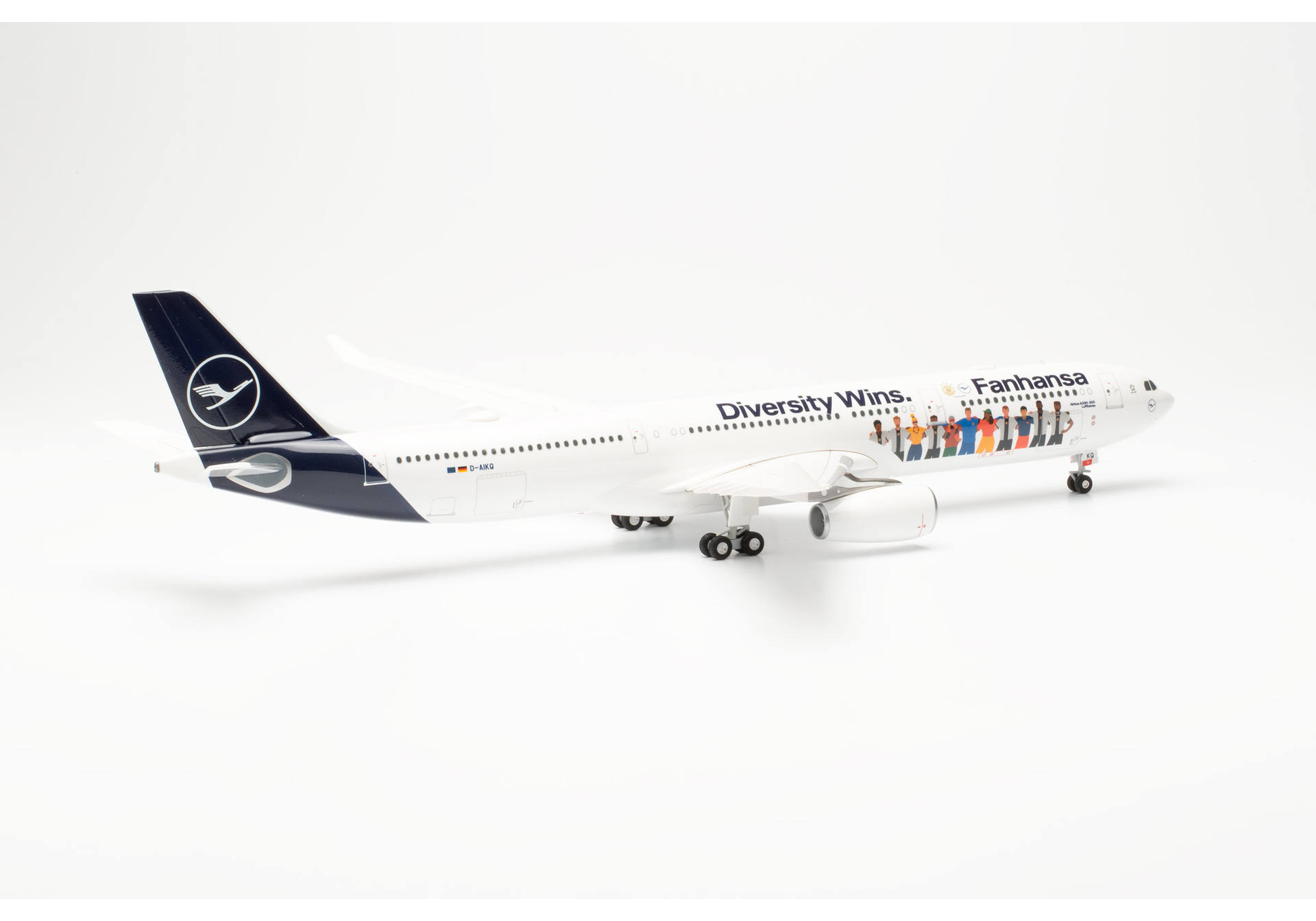 Herpa 572774 Lufthansa Airbus A330-300 "Fanhansa - Diversity Wins" - D-AIKQ 1:200