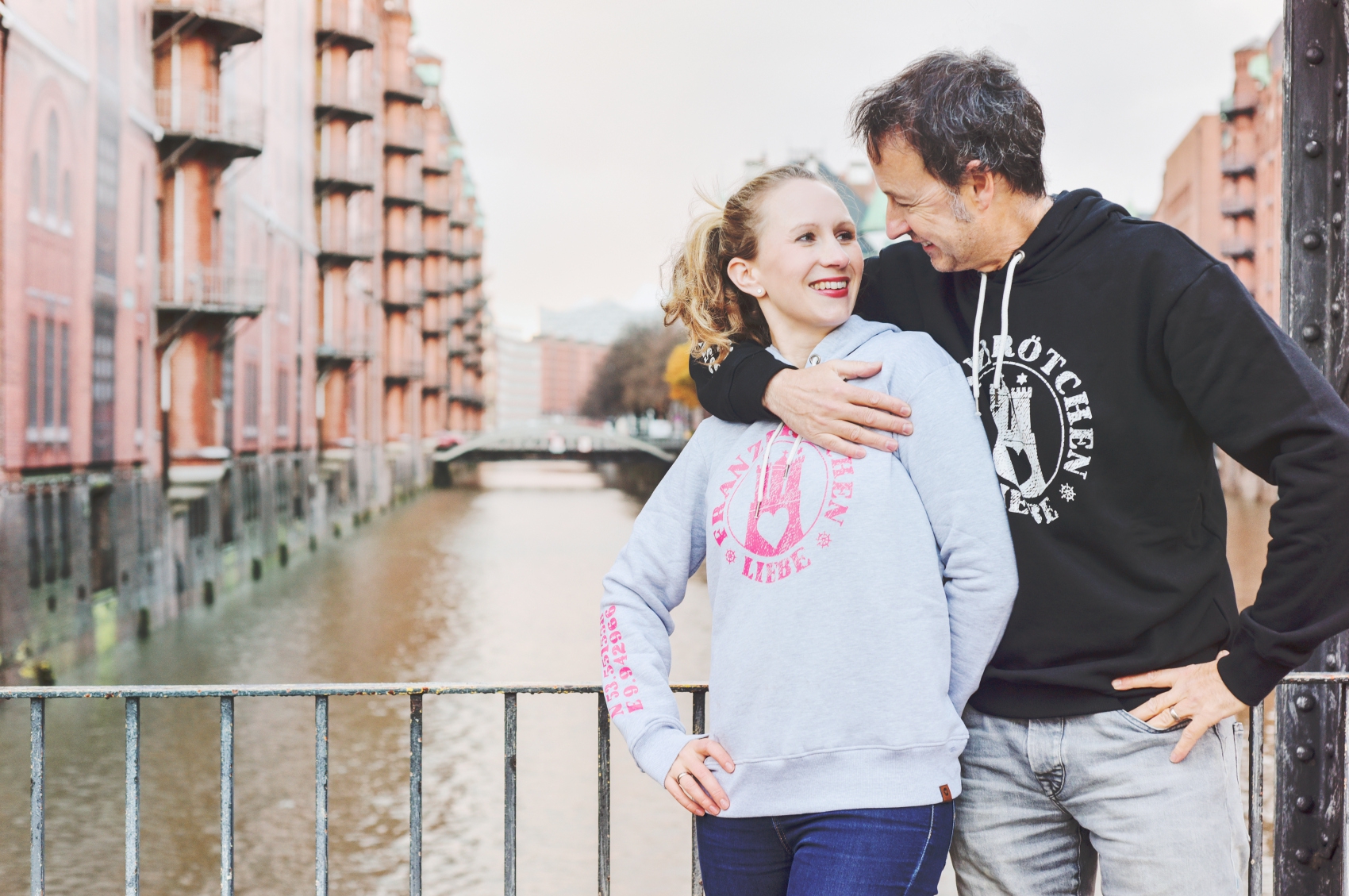 Franzbrötchenliebe Hoodie unisex - black with white print