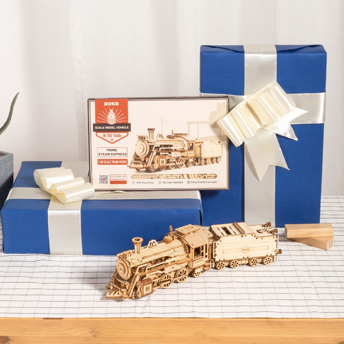Holzbausatz - ROKR Robotime -Lokomotive mit Tender - MC501