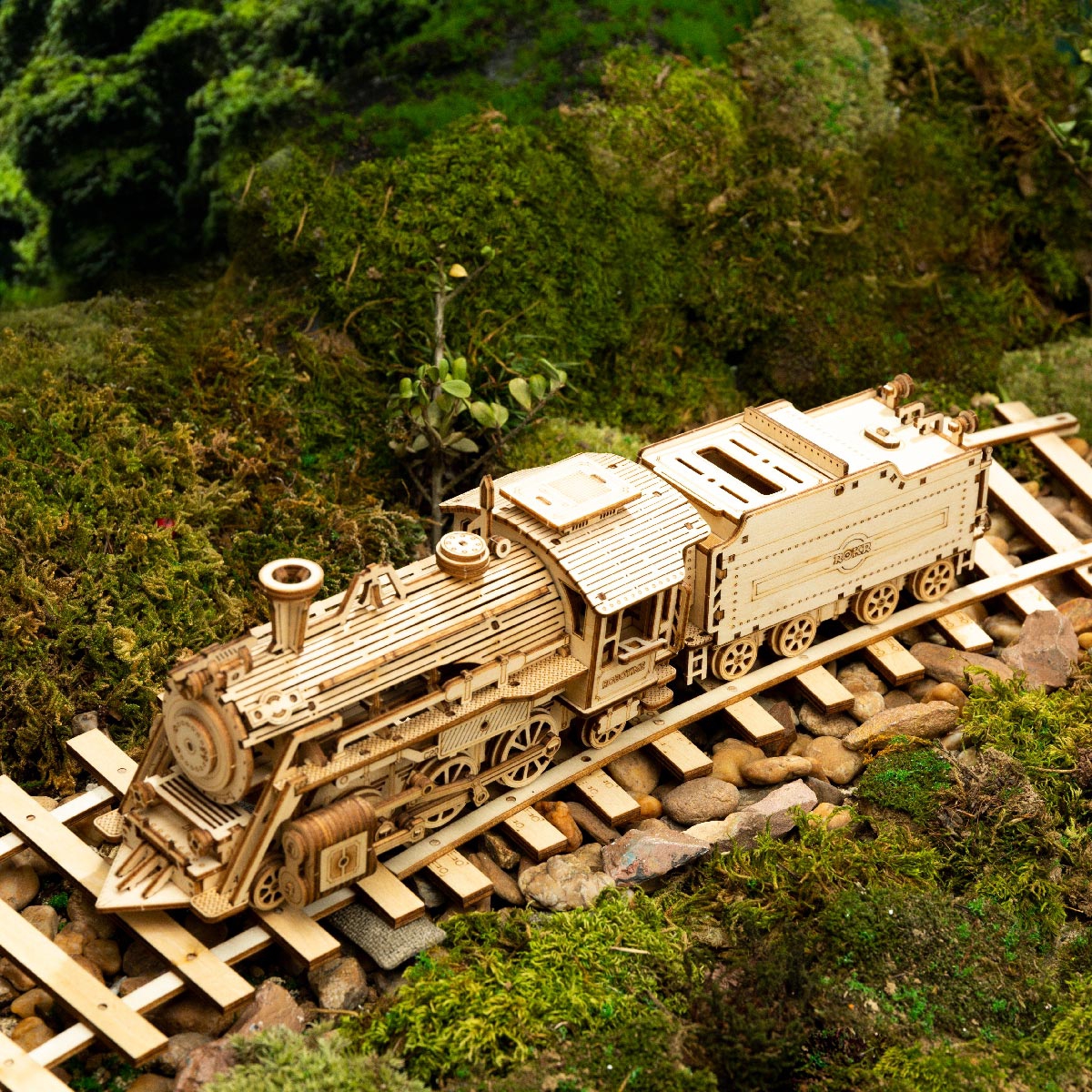 Holzbausatz - ROKR Robotime -Lokomotive mit Tender - MC501