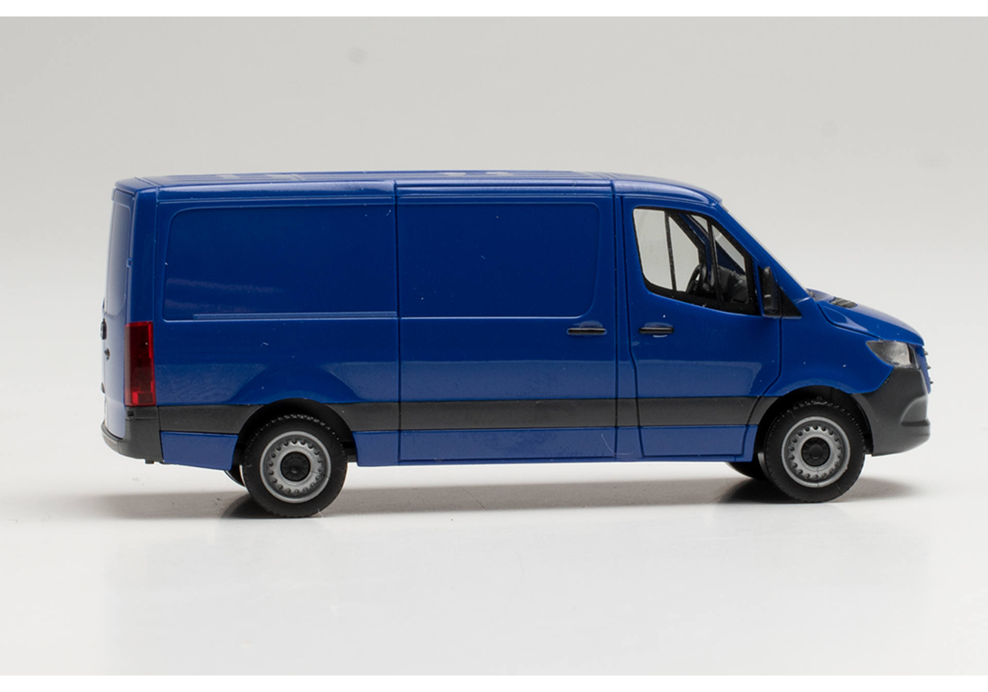 Herpa 096485 MB Sprinter 18 Kasten FD, blue 1:87