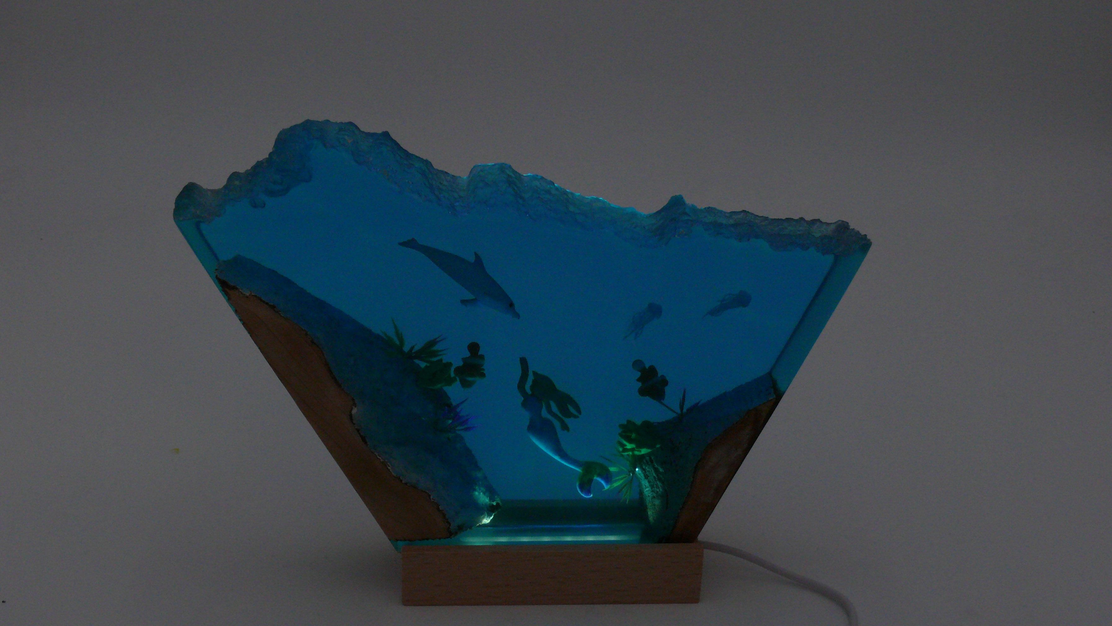 Tischlampe / Nachtlicht aus Epoxidharz - Delfin und Meerjungfrau