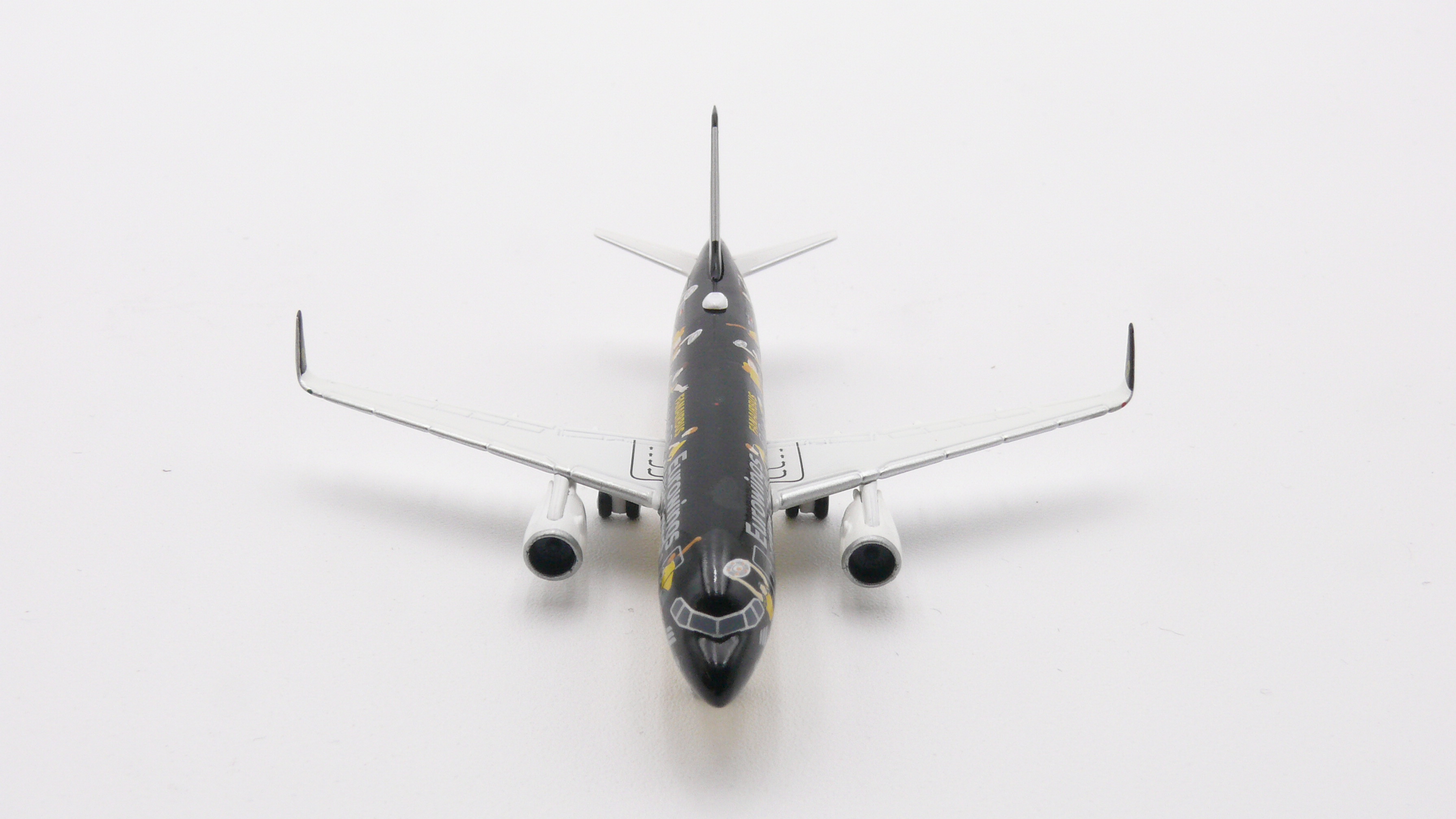 Herpa 536981 Eurowings Airbus A320 "BVB Fanairbus" D-AEWM 1:500