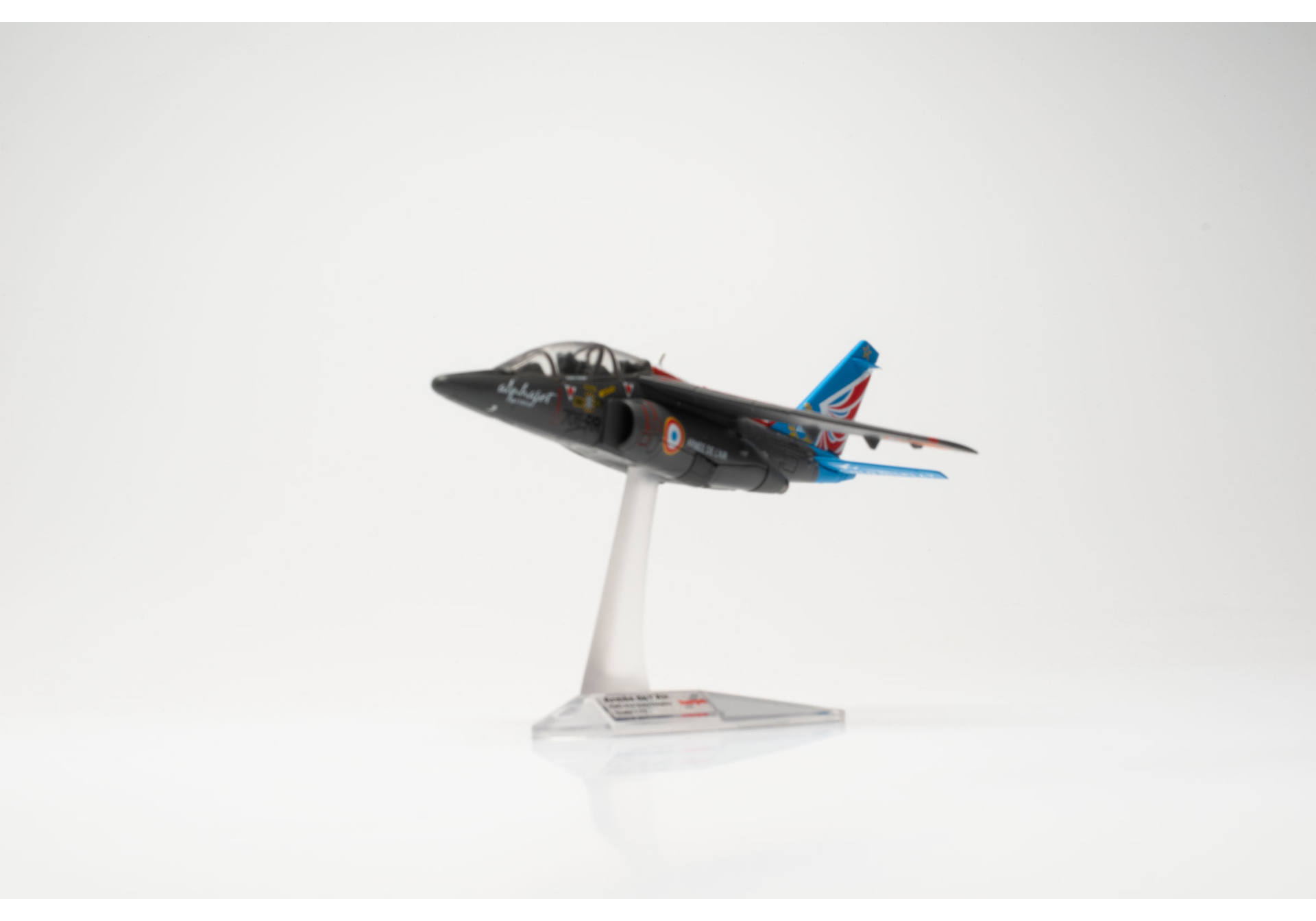 Herpa 580809 French Air Force Alpha Jet E – Solo Display Team Ecole de l‘Aviation de Chasse 314 “Christian Martell” 1:72