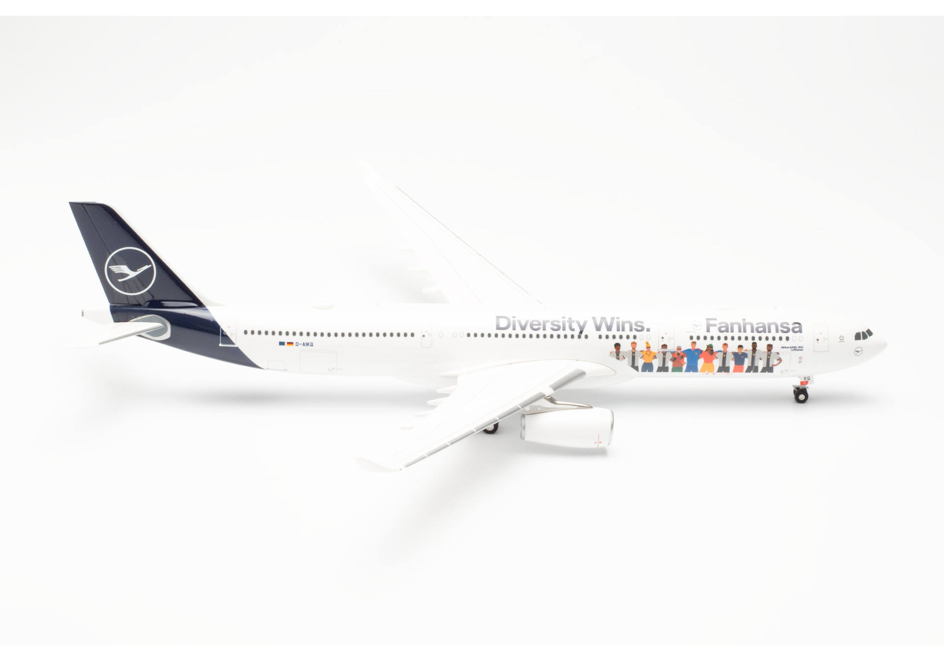 Herpa 572774 Lufthansa Airbus A330-300 "Fanhansa - Diversity Wins" - D-AIKQ 1:200