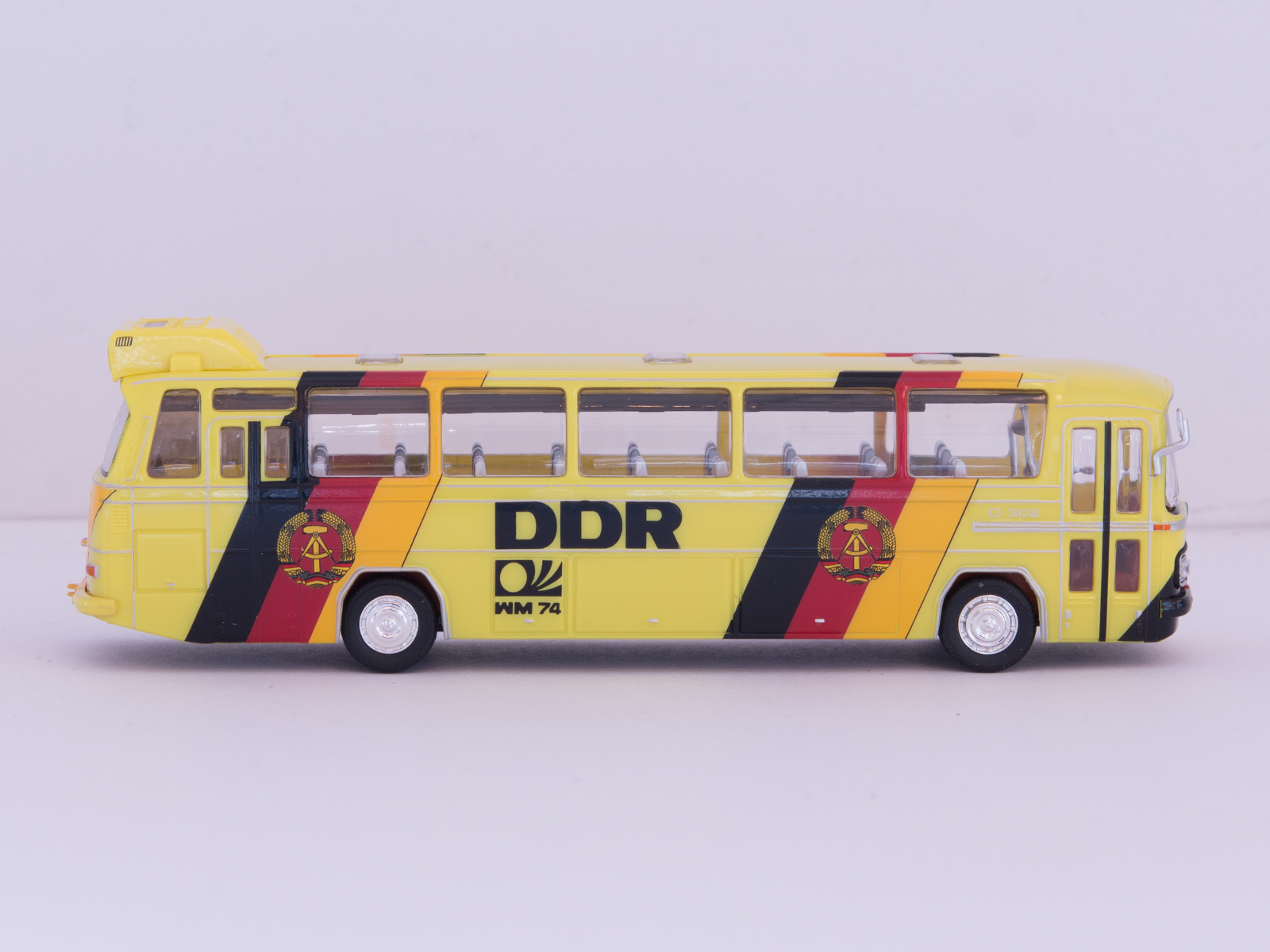 Schuco 452615800 Mercedes Benz O 302 Bus "World Cup 1974 GDR" 1:87