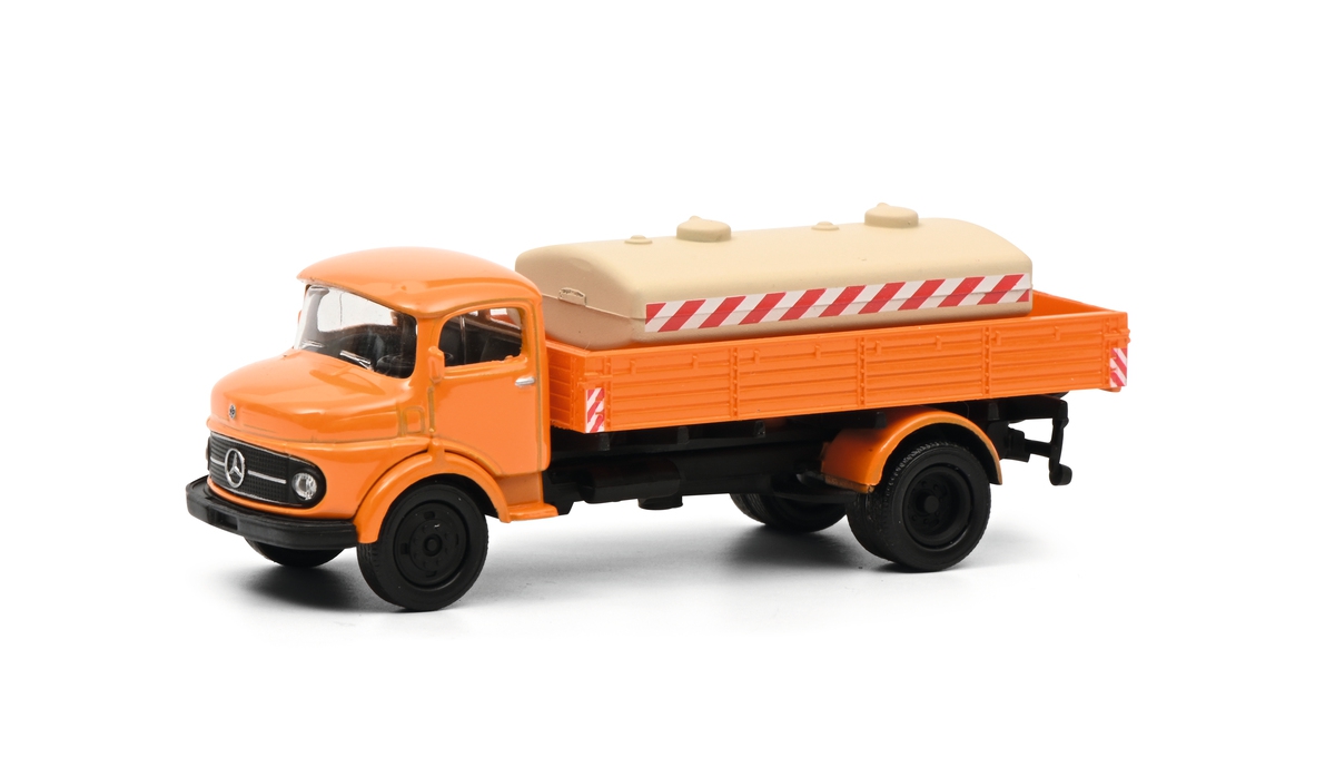 Schuco 452655600 MHI 3-Piece Set Municipal Vehicles – VW T2 Bus, Mercedes-Benz L322 Tanker, Unimog 404