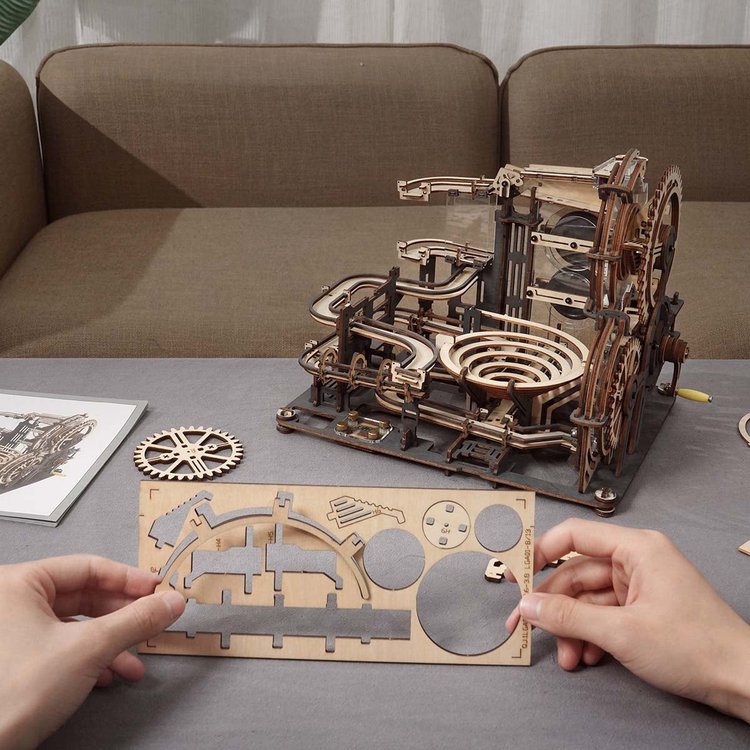 Holzmurmelbahn Night City New LGA01 3D Puzzle ROKR Robotime