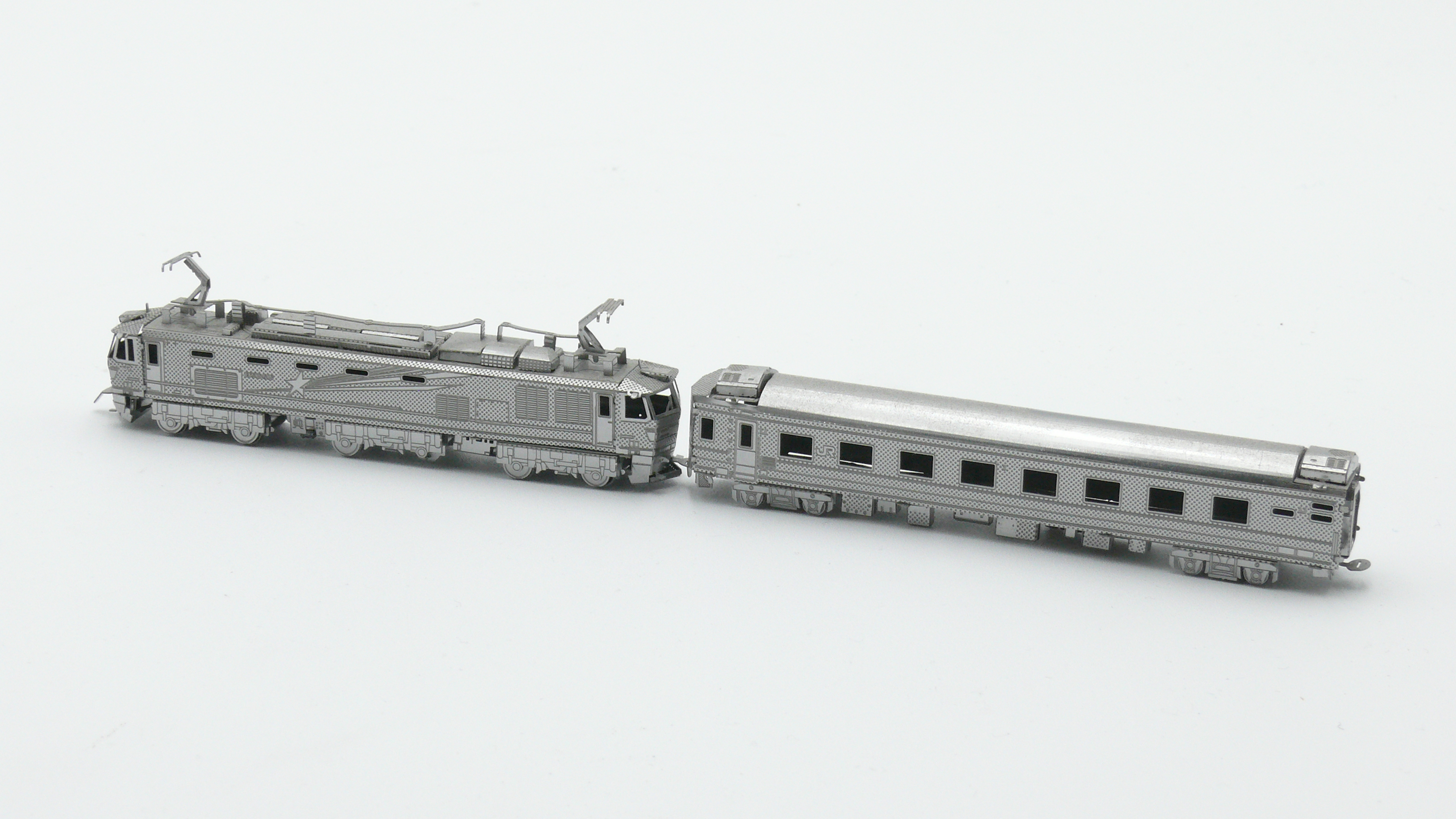 Metallbausatz E-Lok mit Waggon