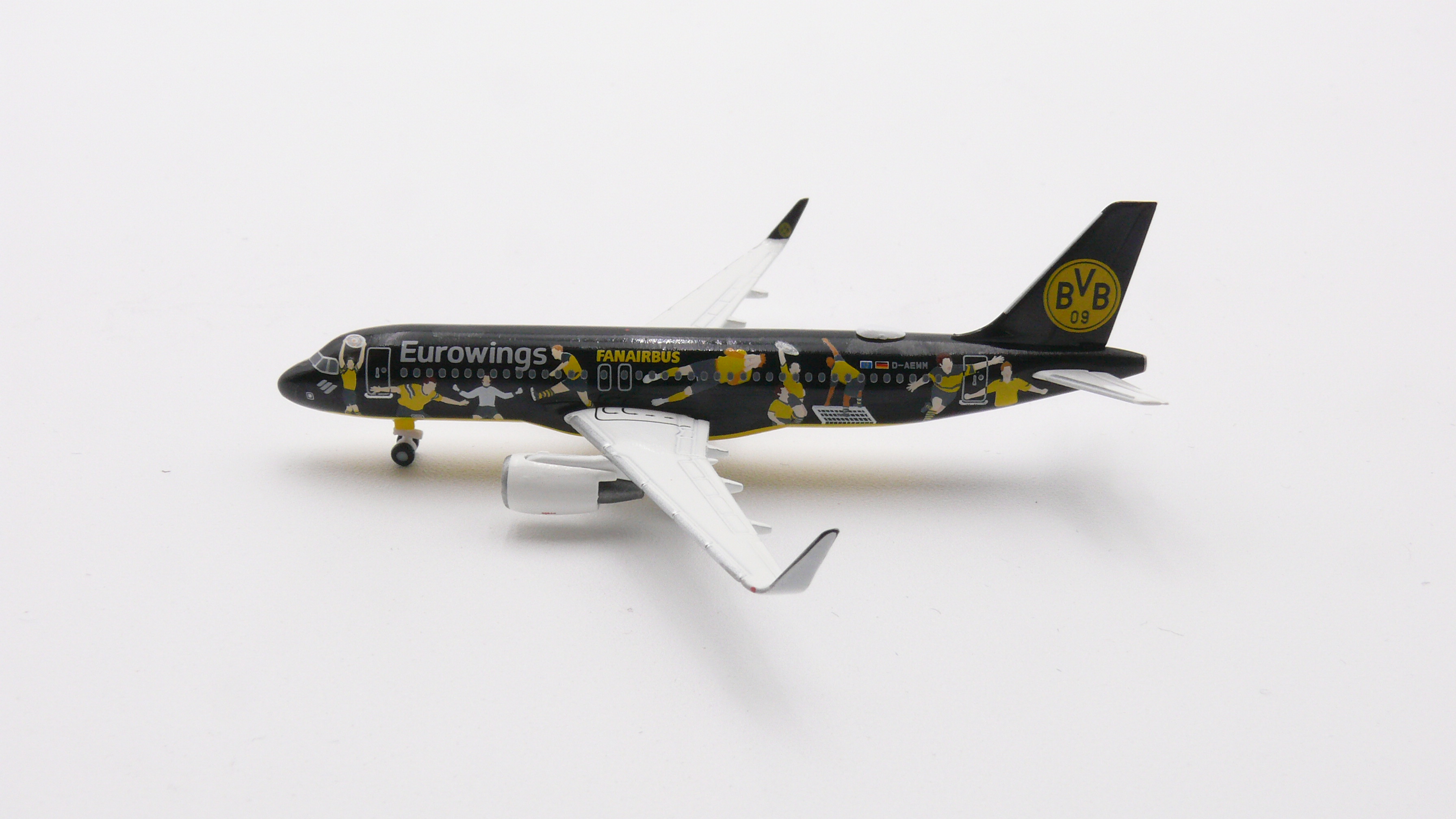 Herpa 536981 Eurowings Airbus A320 "BVB Fanairbus" D-AEWM 1:500