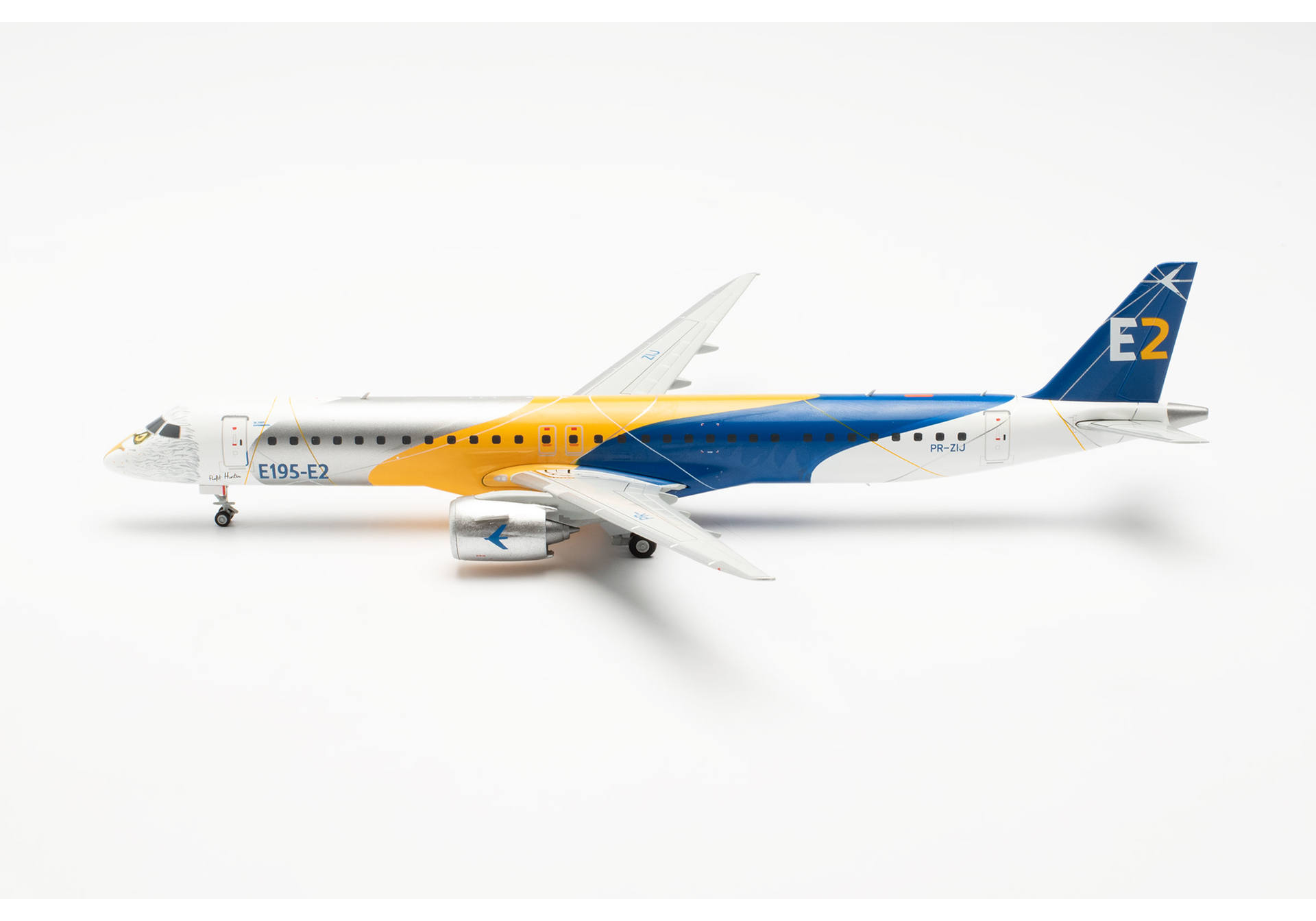 Herpa 572064 Embraer E195-E2 “Profit Hunter - Golden Eagle” - PR-ZIJ 1:200