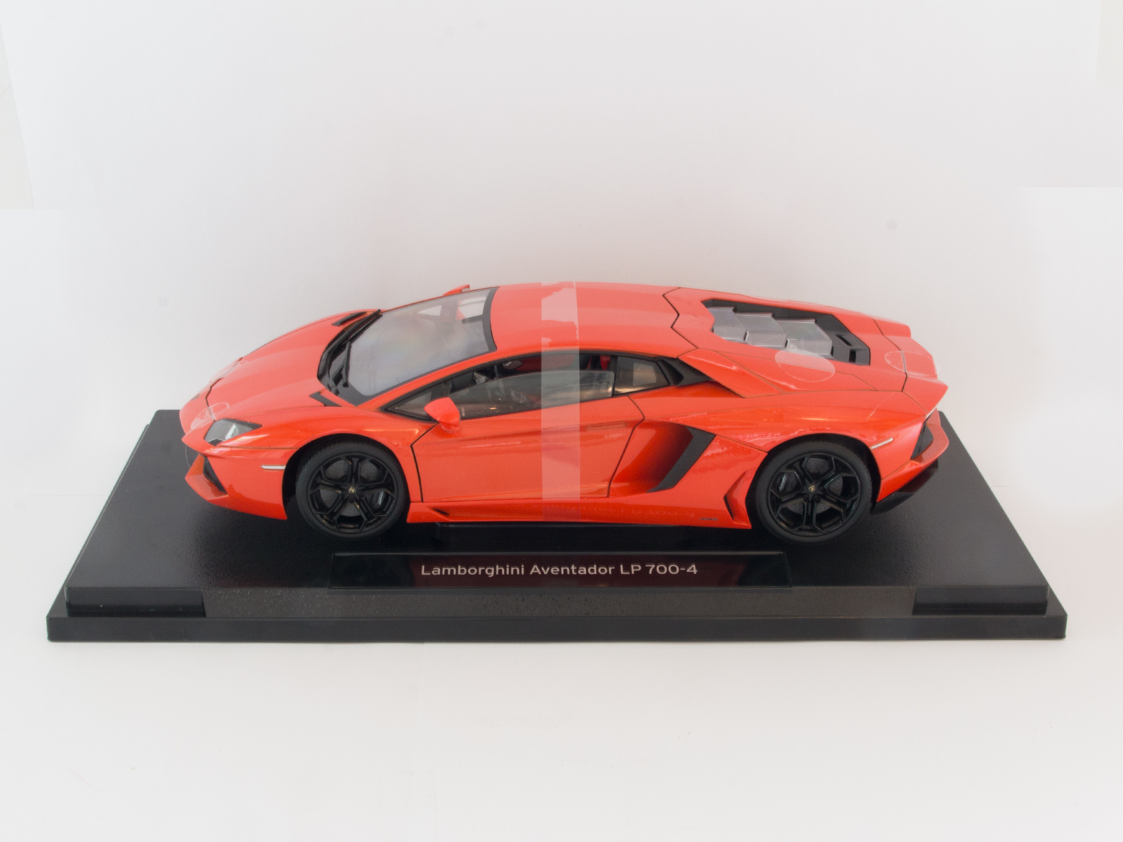 Welly 18041 Lamborghini Aventador LP 700-4 1:18