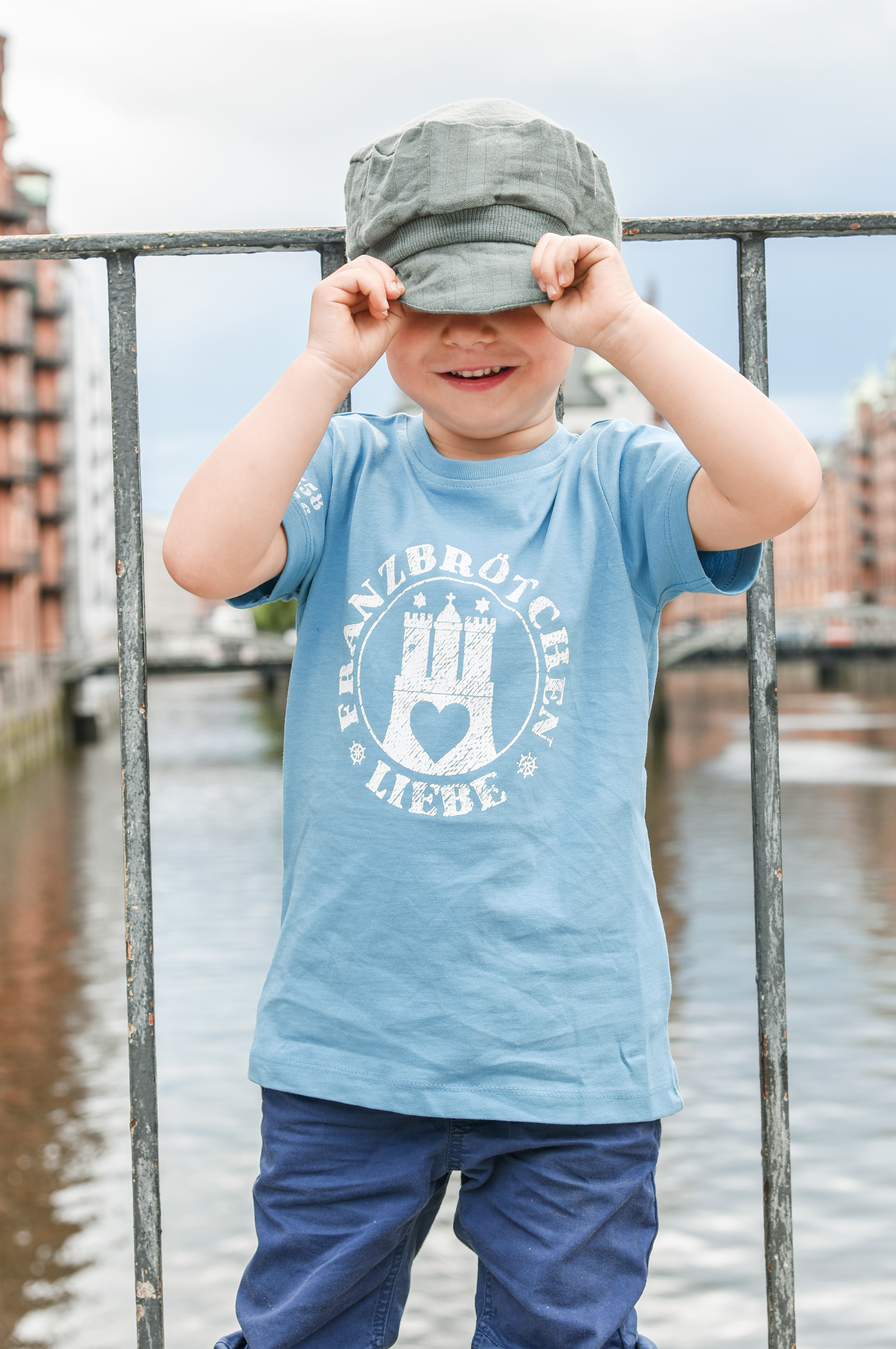 Franzbrötchenliebe Kids T-Shirt - Niagara blau mit weißem Print