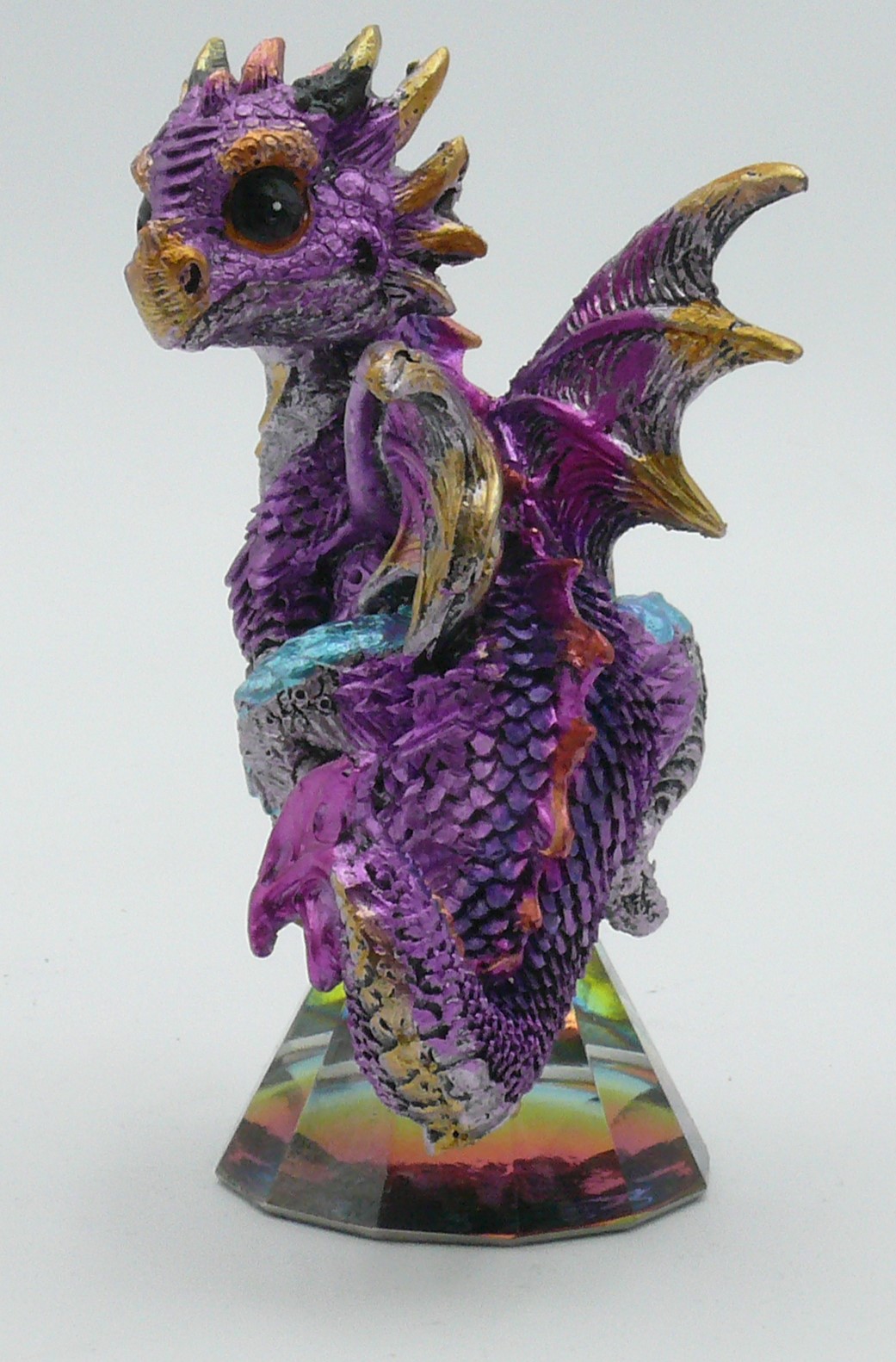 Drache auf Glassockel