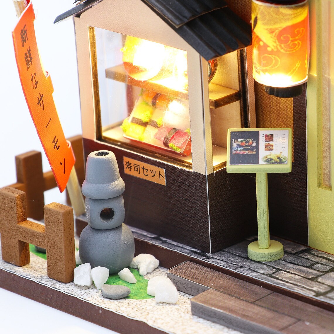 Holzhaus LED "Sushi" Holzbausatz M2011 DIY Puppenhaus