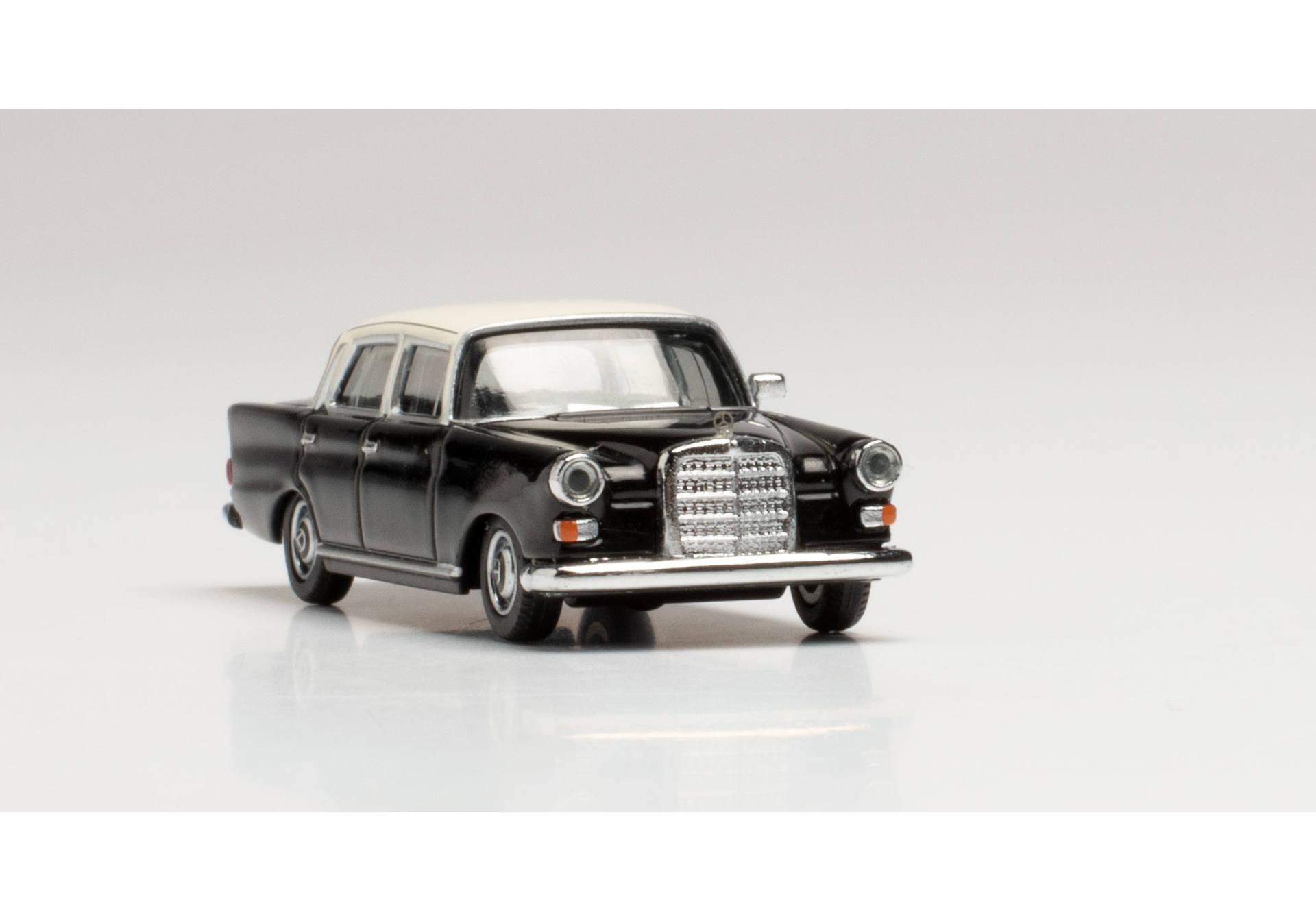 Herpa 430739-002 MB 200 Heckflosse Model H0 1:87