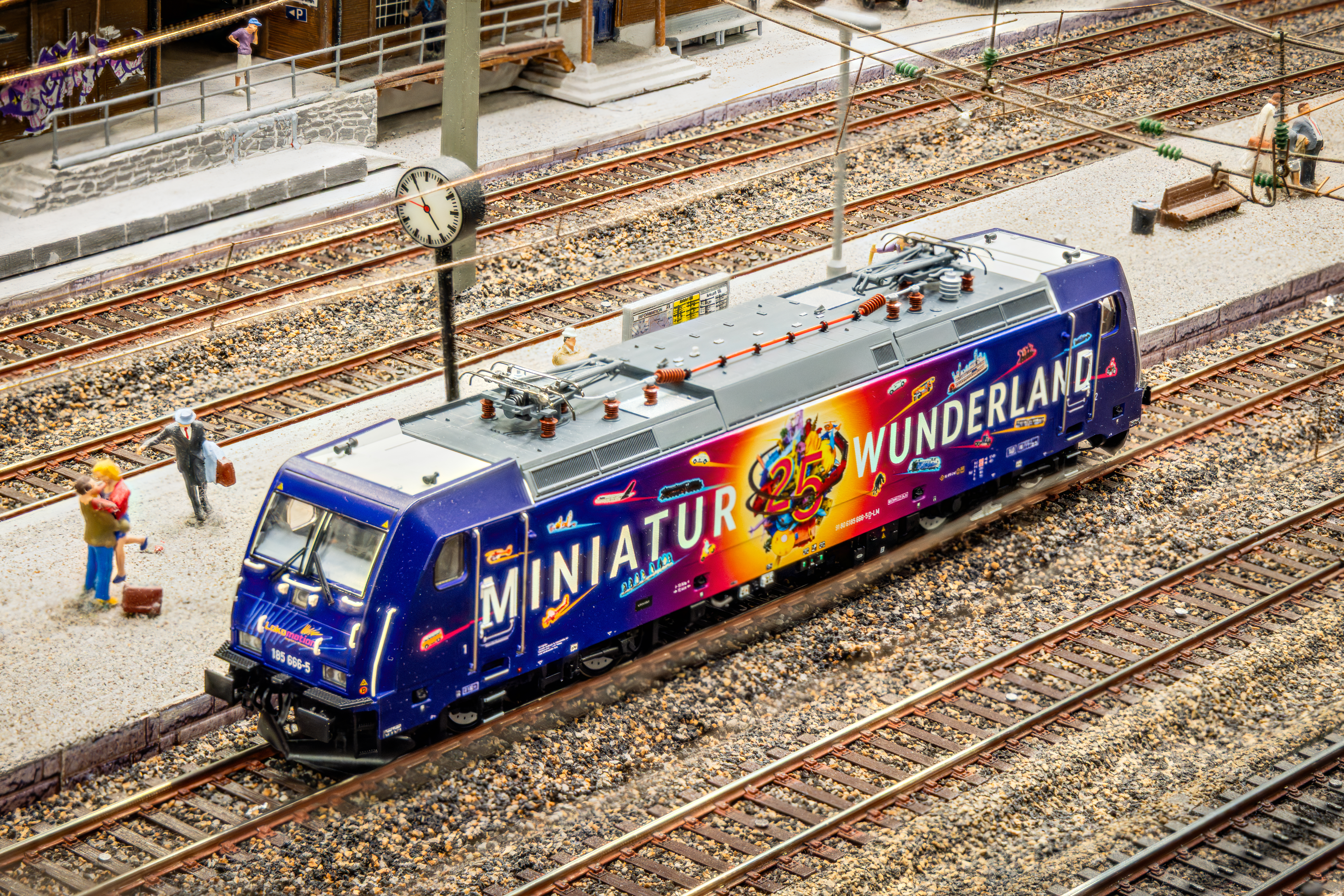 Roco 7510220 DC - Electric Locomotive 185 666 Lokomotion - 25 Years Miniatur Wunderland, with Sound