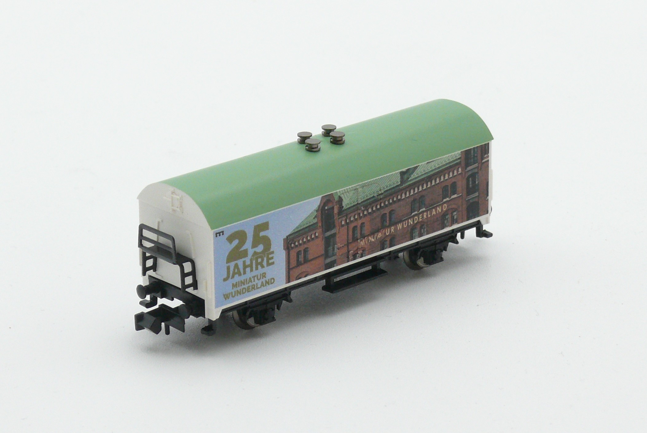 Special Edition Car N Gauge Refrigerated Wagon 2026 – 25 Years Wunderland – 91132