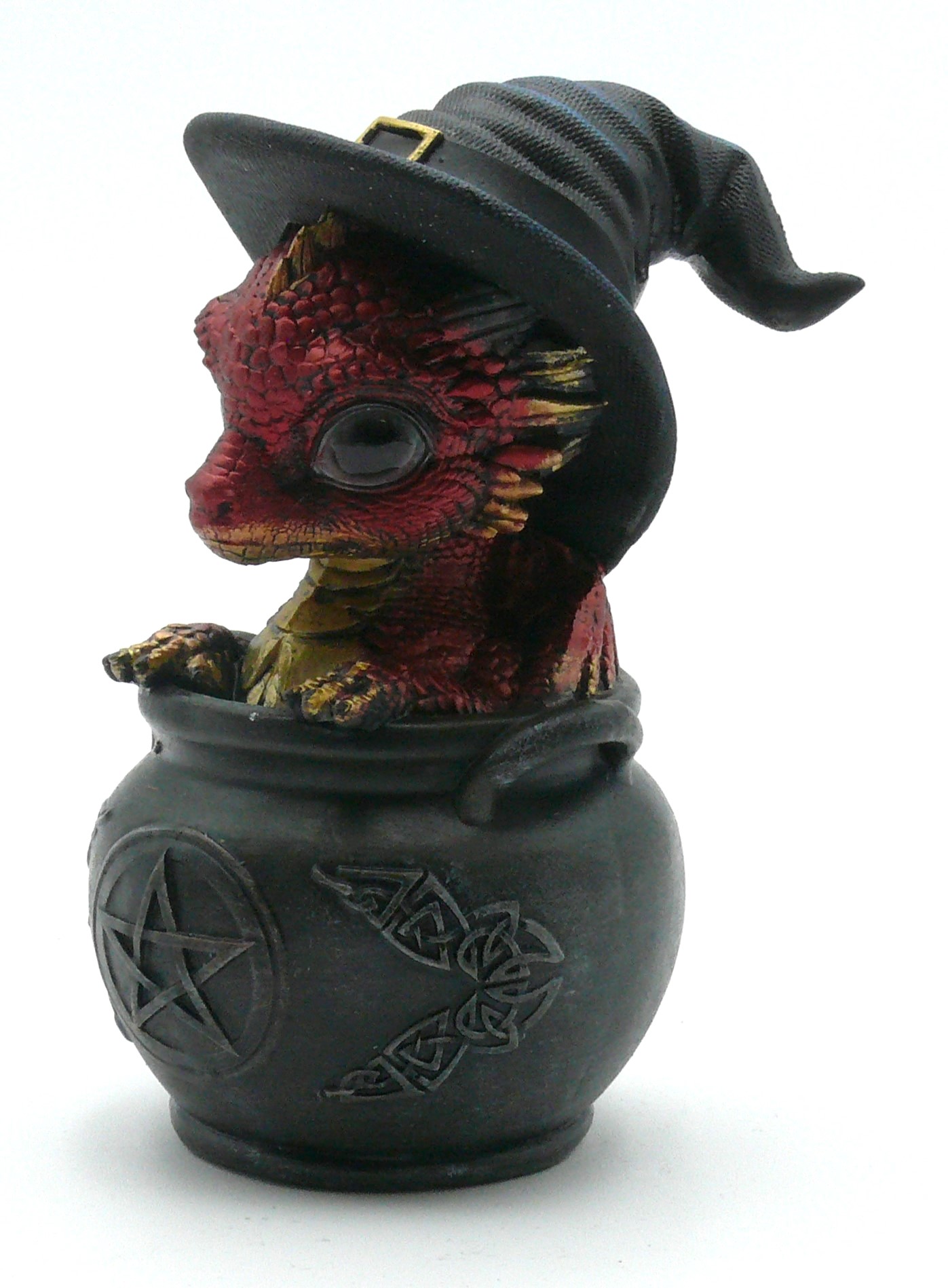 Drache schaut aus Kessel