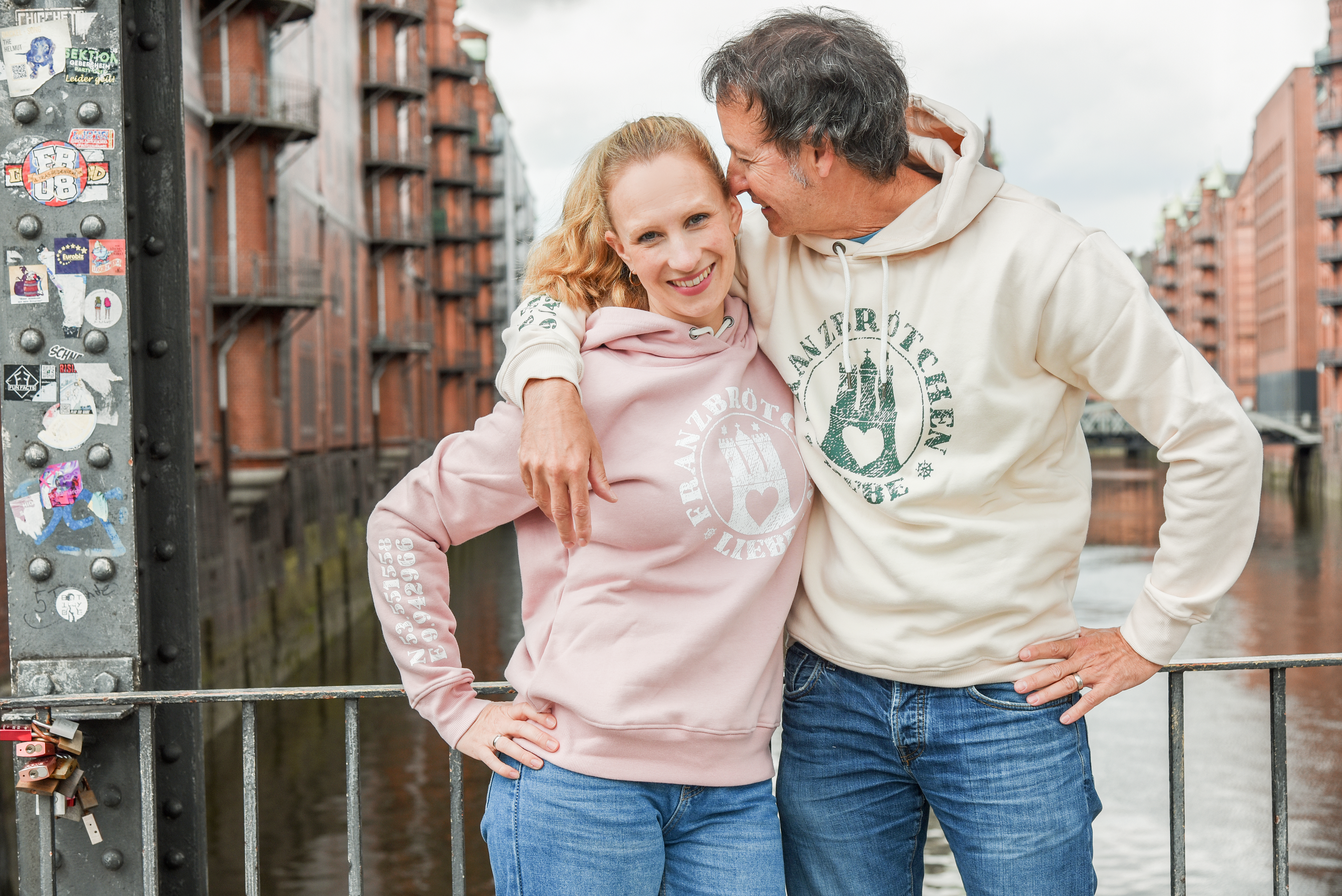 Franzbrötchenliebe Hoodie unisex - White Smoke beige mit grünem Print