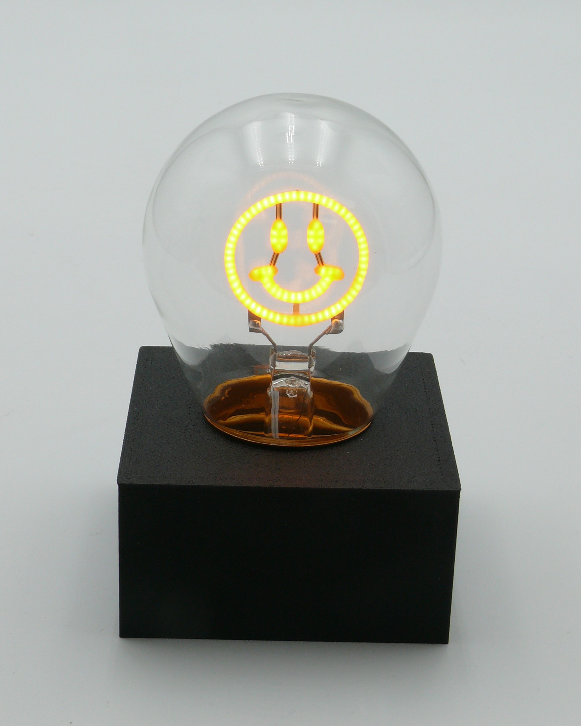 LED Light Bulb – Smiley