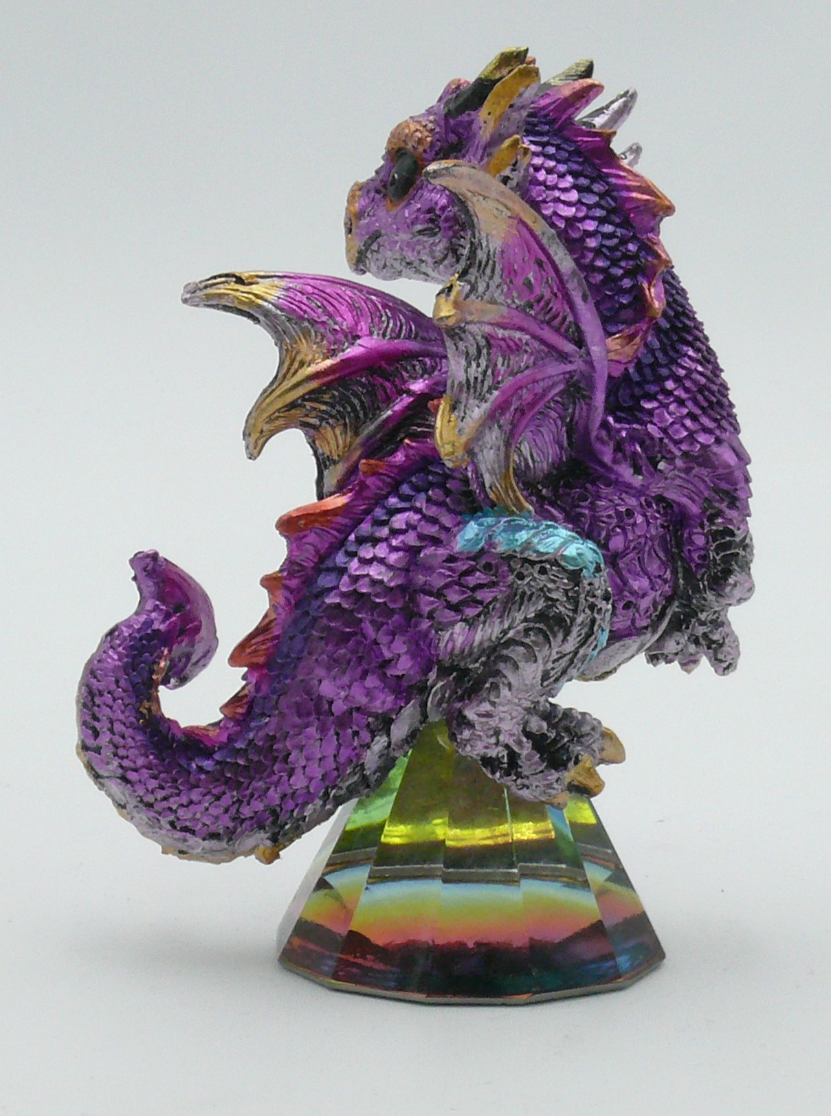 Drache auf Glassockel