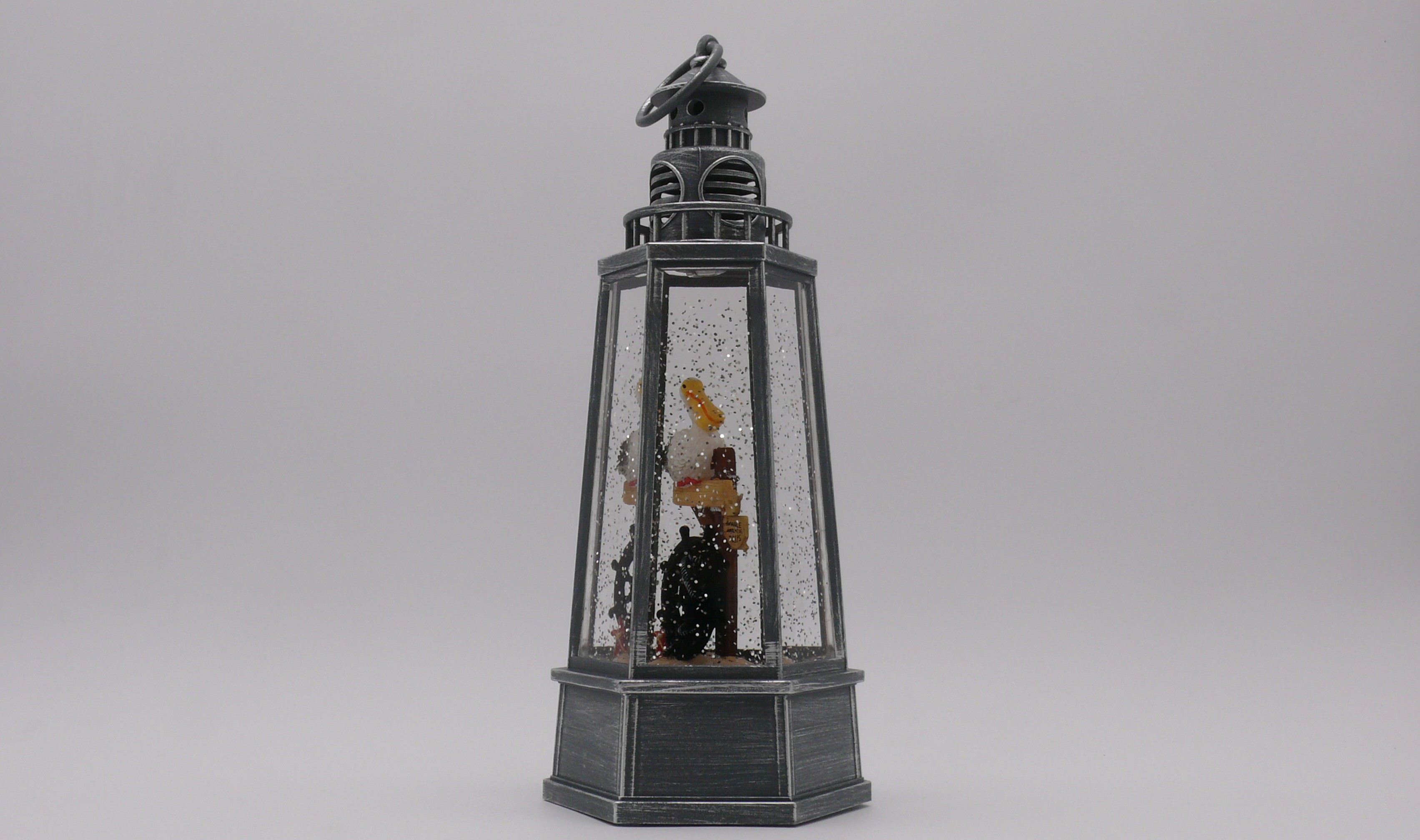 Schneelaterne - Leuchtturm mit Pelikan