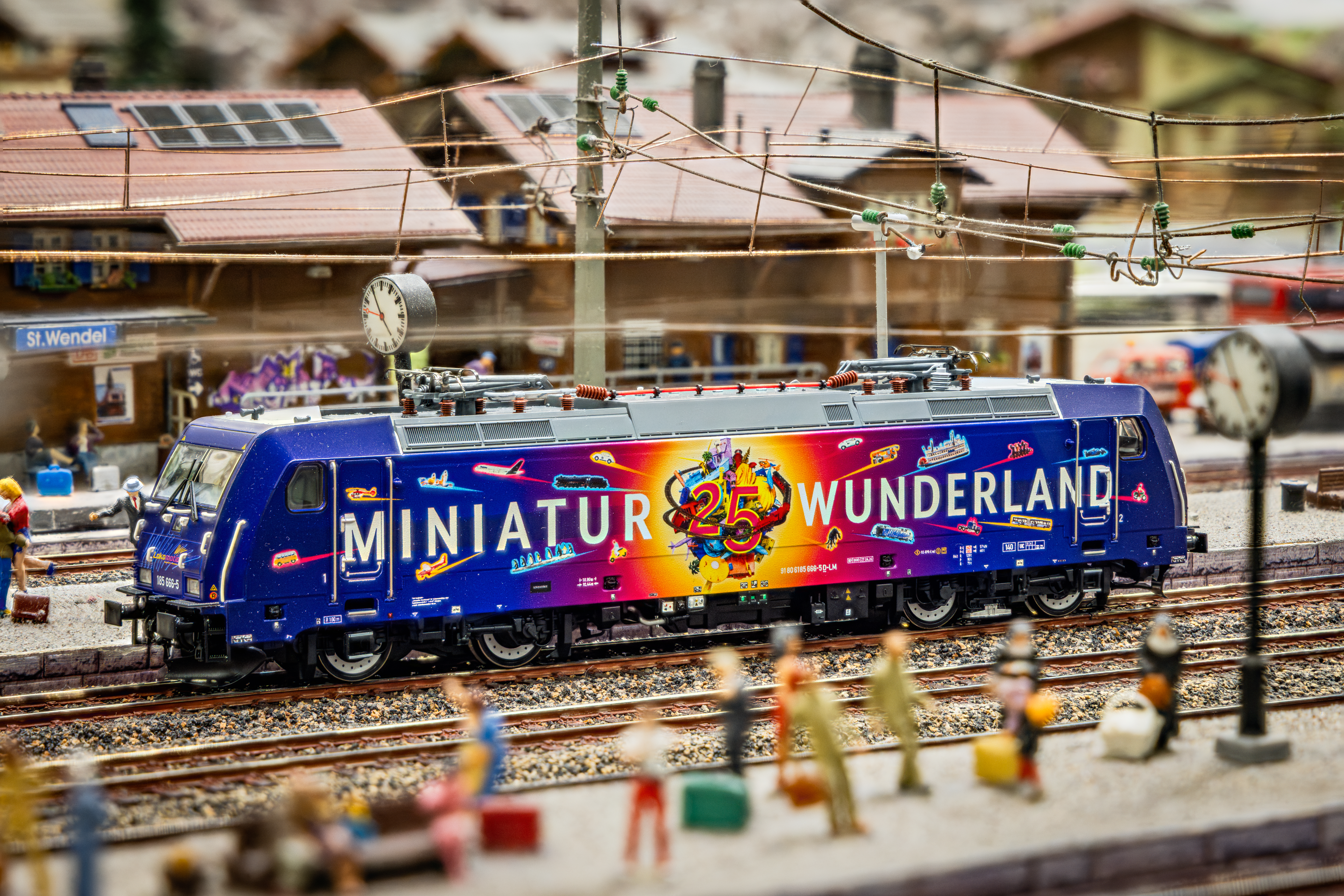 Roco 7500220 DC - Electric Locomotive 185 666 Lokomotion - 25 Years Miniatur Wunderland, without Sound