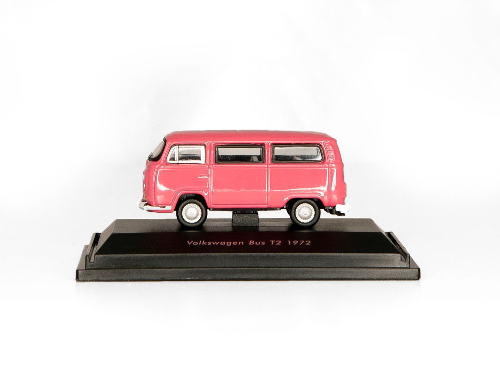Welly 73112SW VW Bus T2 Pink - Wunderland Exclusiv 1:87