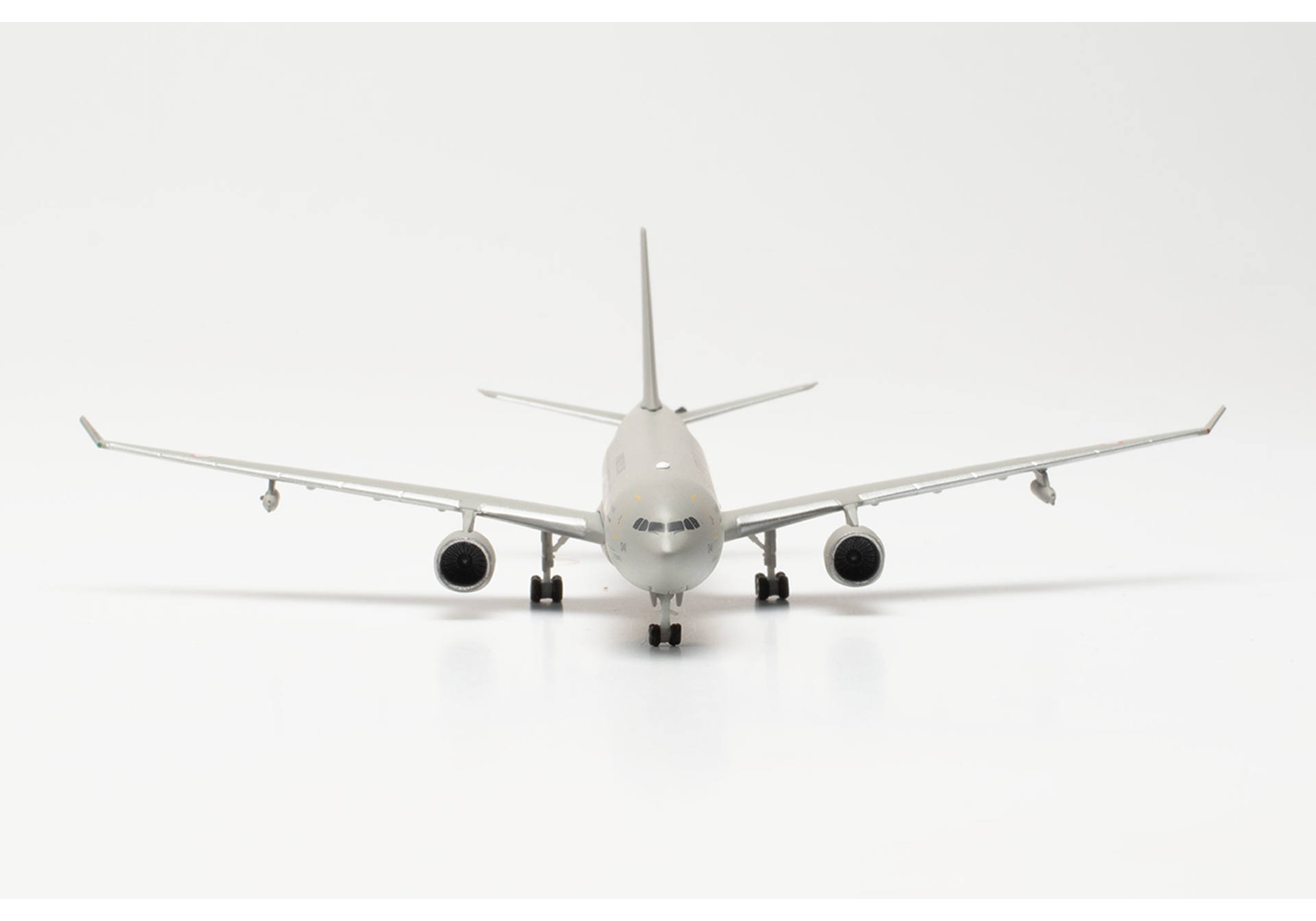 Herpa 536677 French Air Force Airbus A330 MRTT “Phénix” - ERVTS 01.031 “Bretagne” 1:500