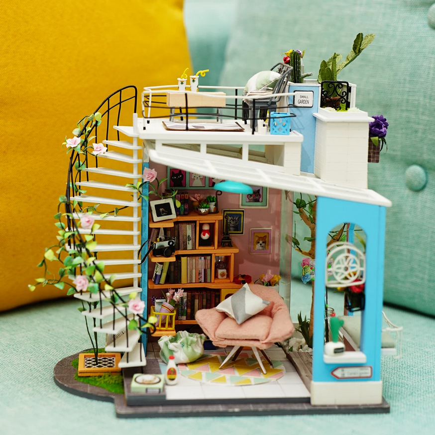Model Kit – Dora's Loft – DG12 by Robotime
