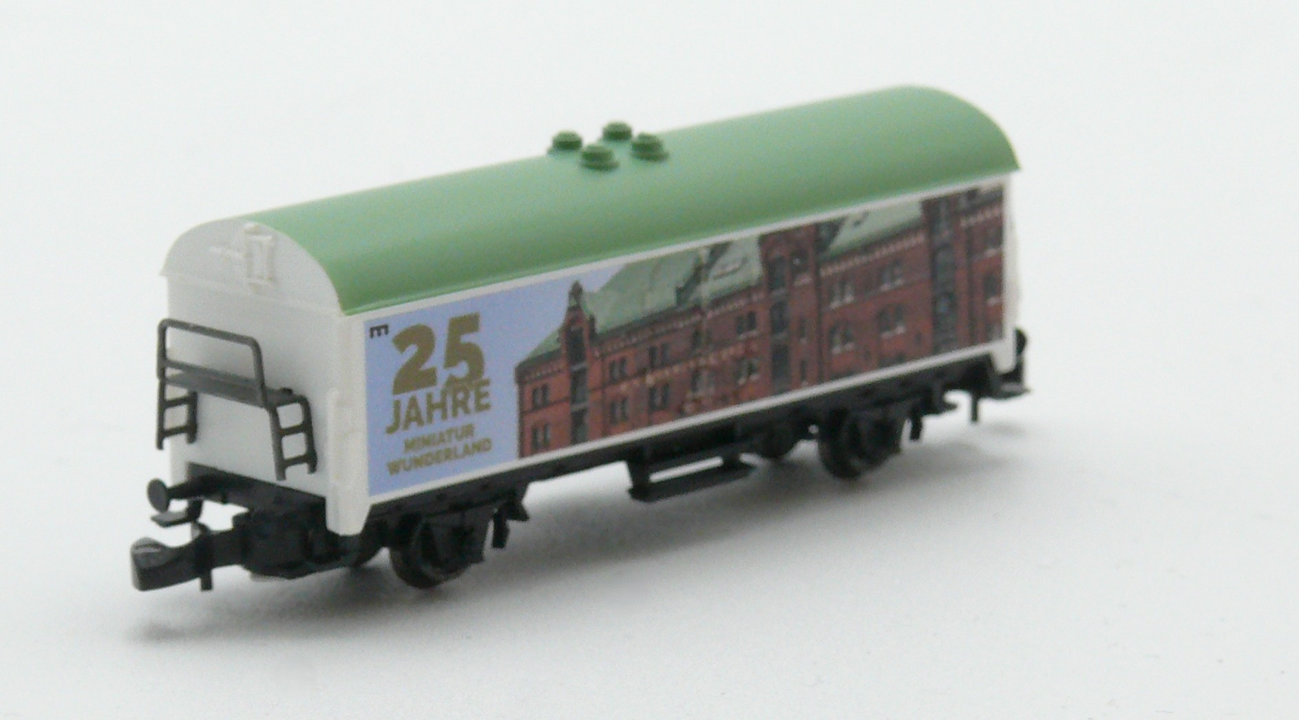 Special Edition Car Z Gauge Refrigerated Wagon 2026 – 25 Years Wunderland – 98213