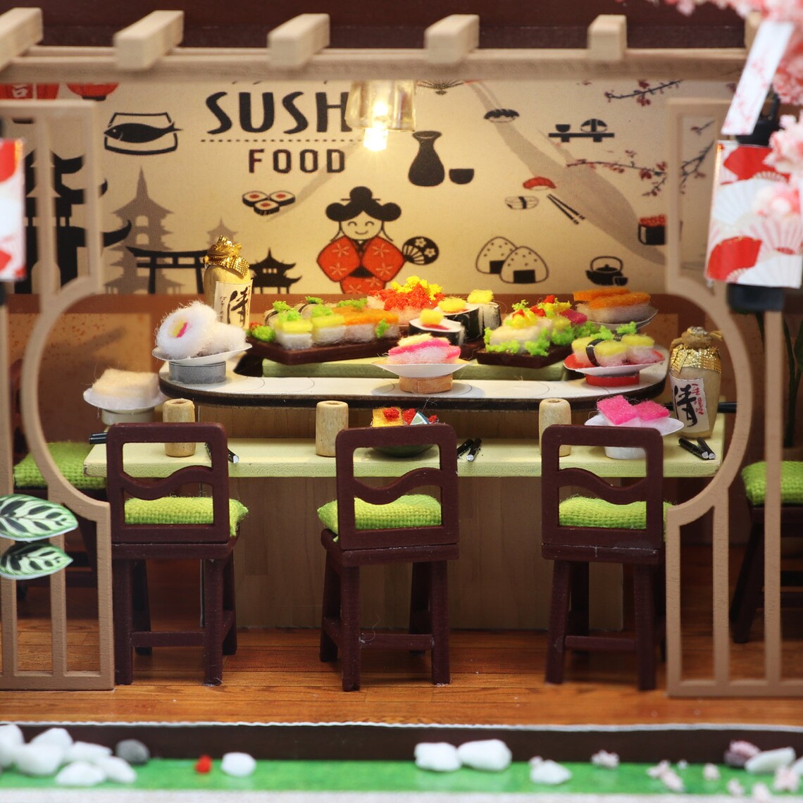 Holzhaus LED "Sushi" Holzbausatz M2011 DIY Puppenhaus