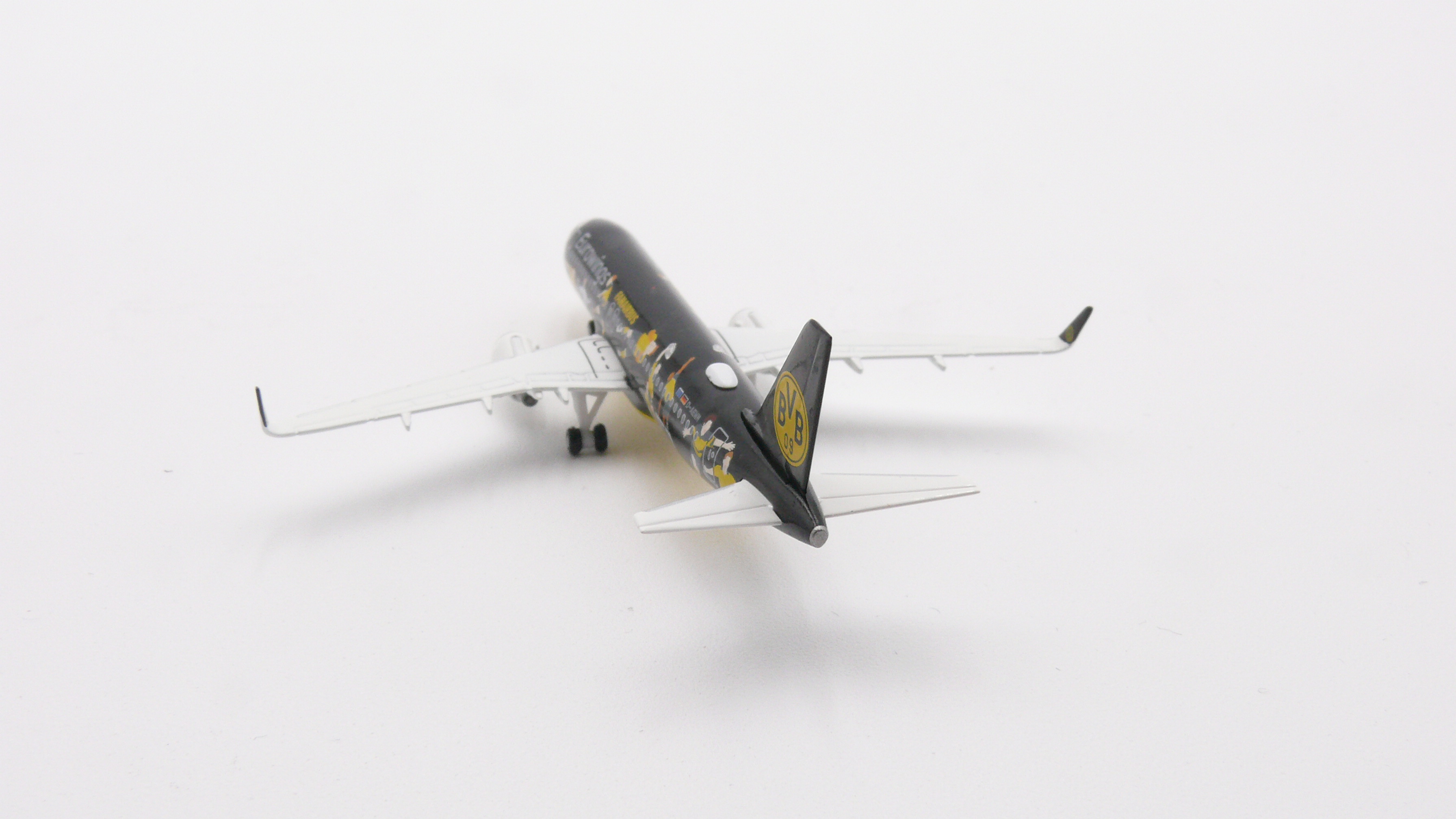Herpa 536981 Eurowings Airbus A320 "BVB Fanairbus" D-AEWM 1:500