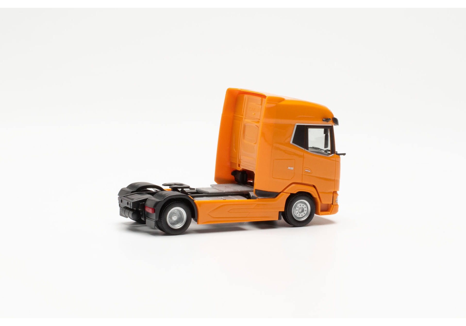 Herpa 315760-002  DAF XG Zugmaschine, orange 1:87