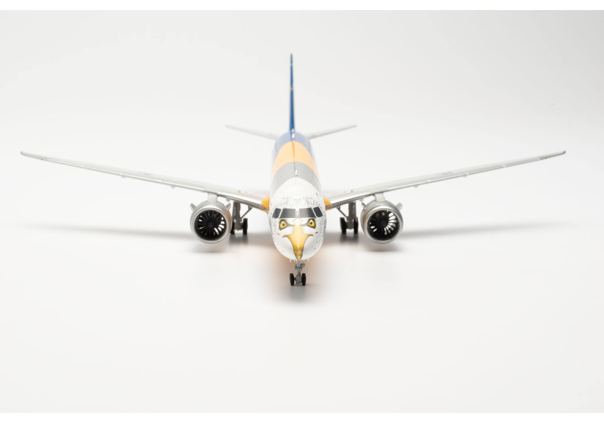 Herpa 572064 Embraer E195-E2 “Profit Hunter - Golden Eagle” - PR-ZIJ 1:200