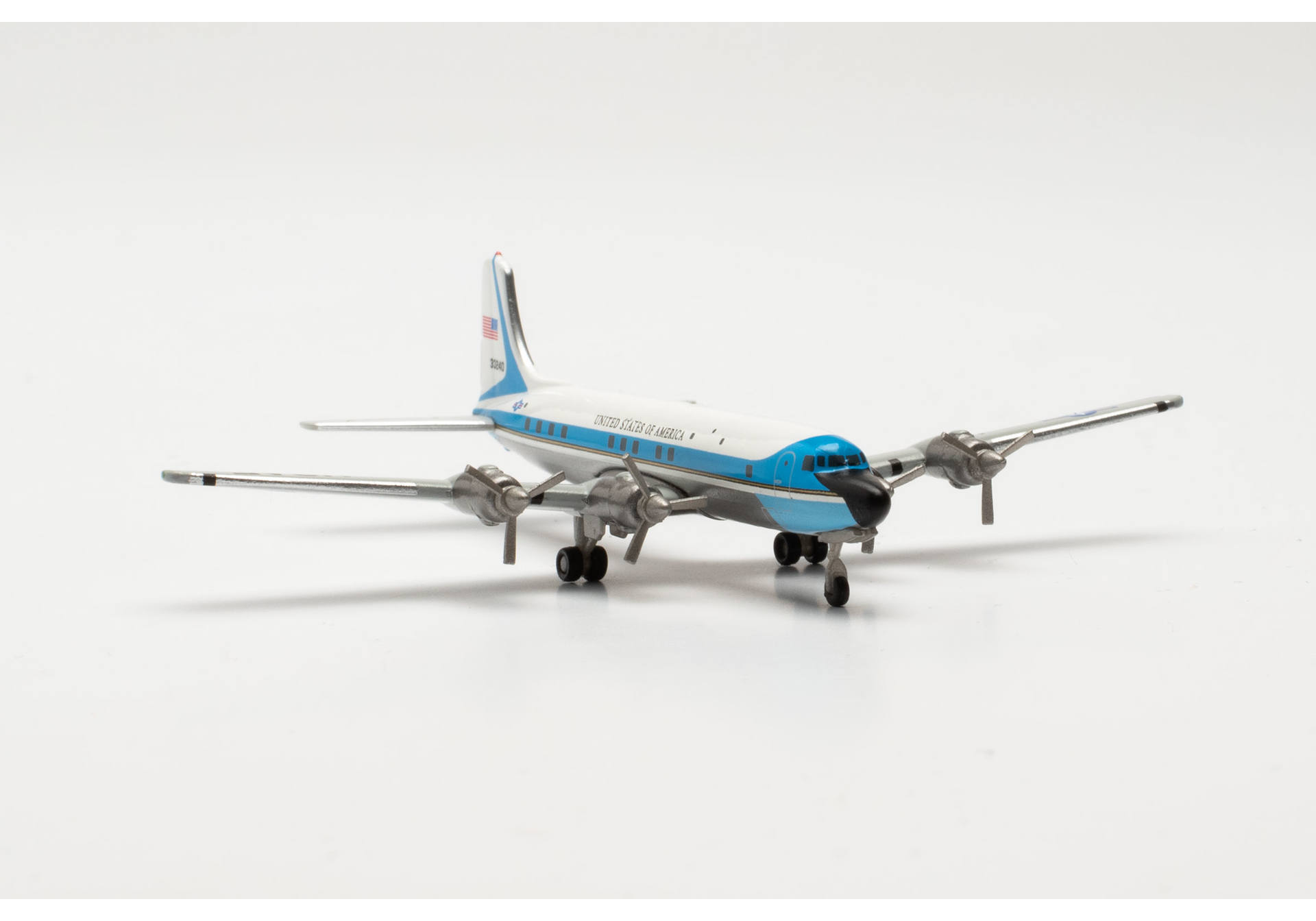 Herpa 537001 U.S. Air Force Douglas VC-118A - 1254th Air Transport (Special Missions) Wing, Andrews Air Base “Air Force One” 1:500
