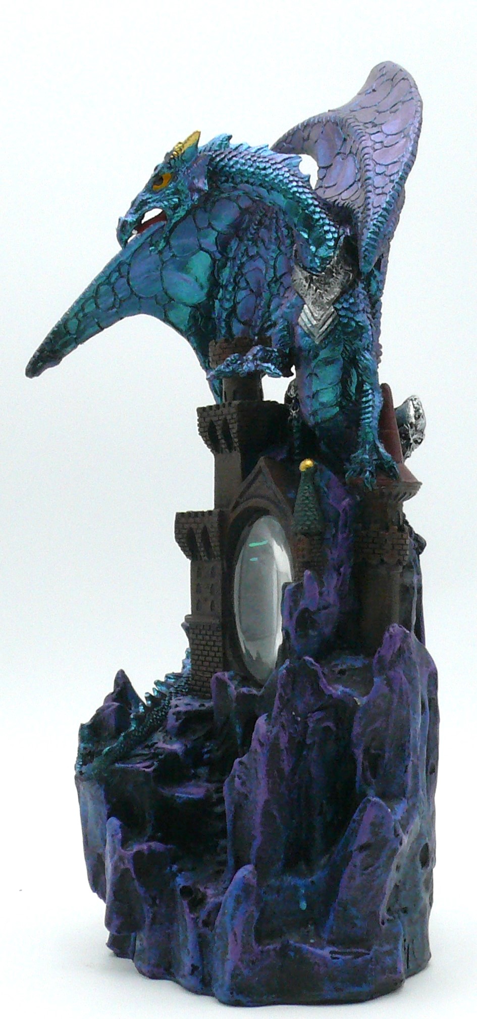 Drache mit Schloss und Glaskugel