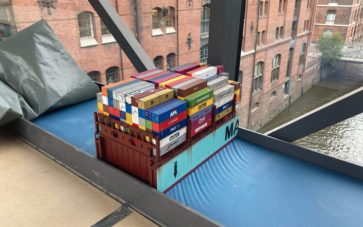 Wb 03 kw 30 2021 n 1085 containerschiff