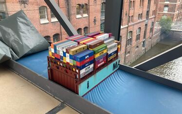 Wb 03 kw 30 2021 n 1085 containerschiff