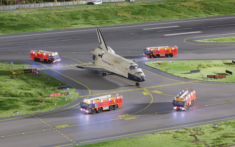 Flughafen Rollfeld Spaceshuttle Tag