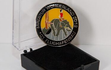 Spendenpin 012012
