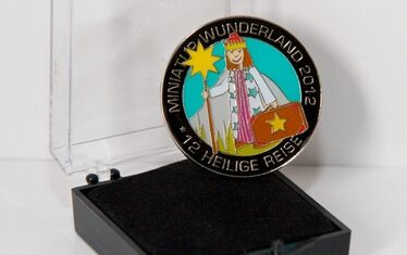 Spendenpin 122012